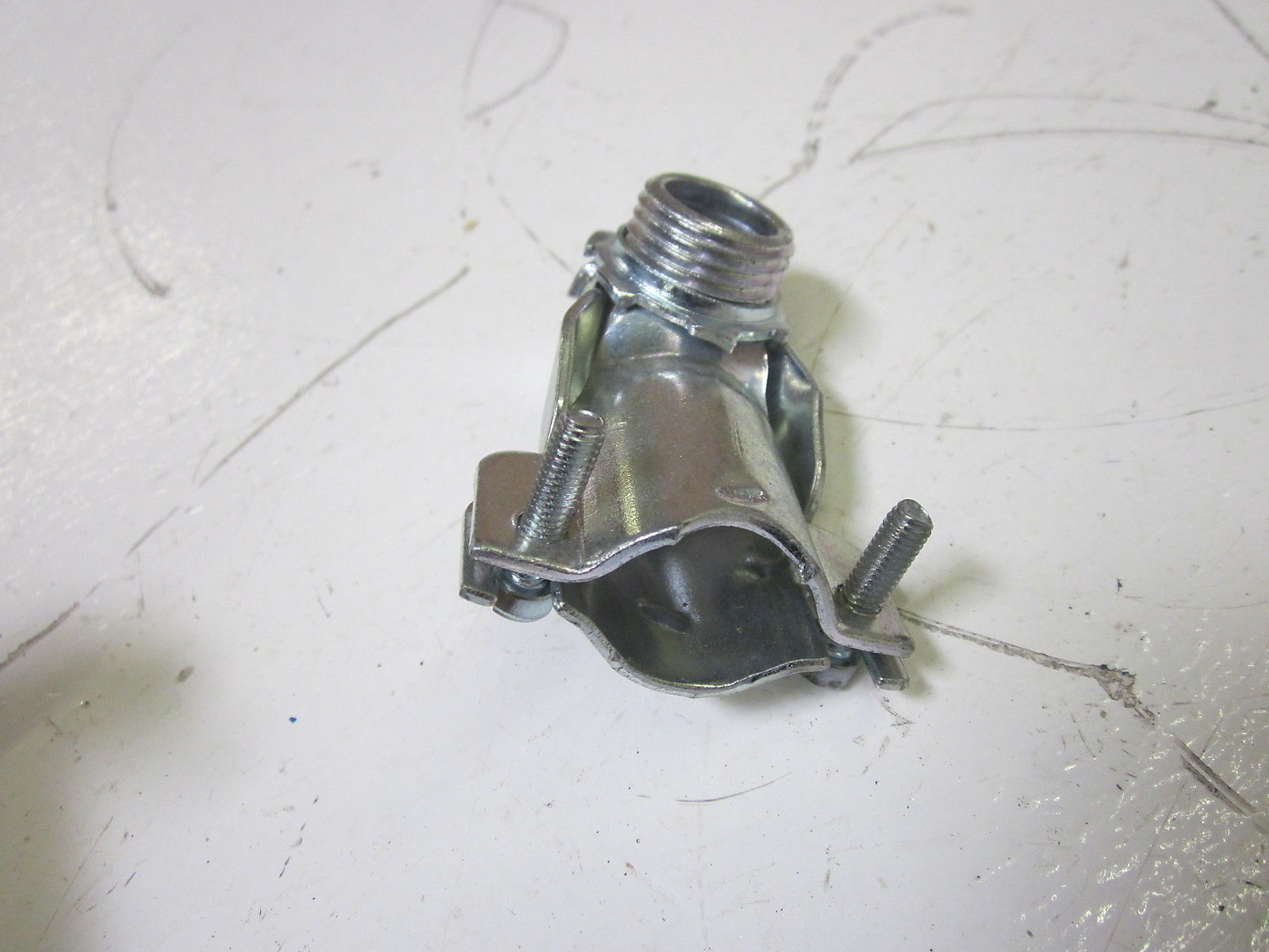 LOT OF 9 THOMAS & BETTS 268-TB ARMORED CABLE SQUEEZE CONNECTOR  NSMP