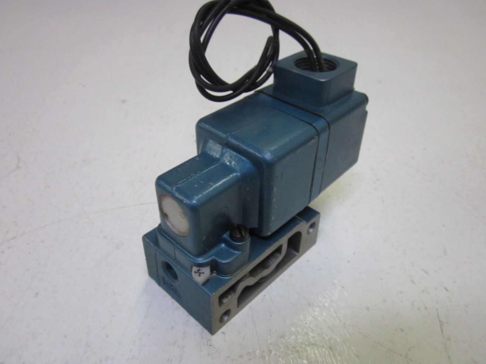 MAC 256B-521CABA SOLENOID VALVE UNMP