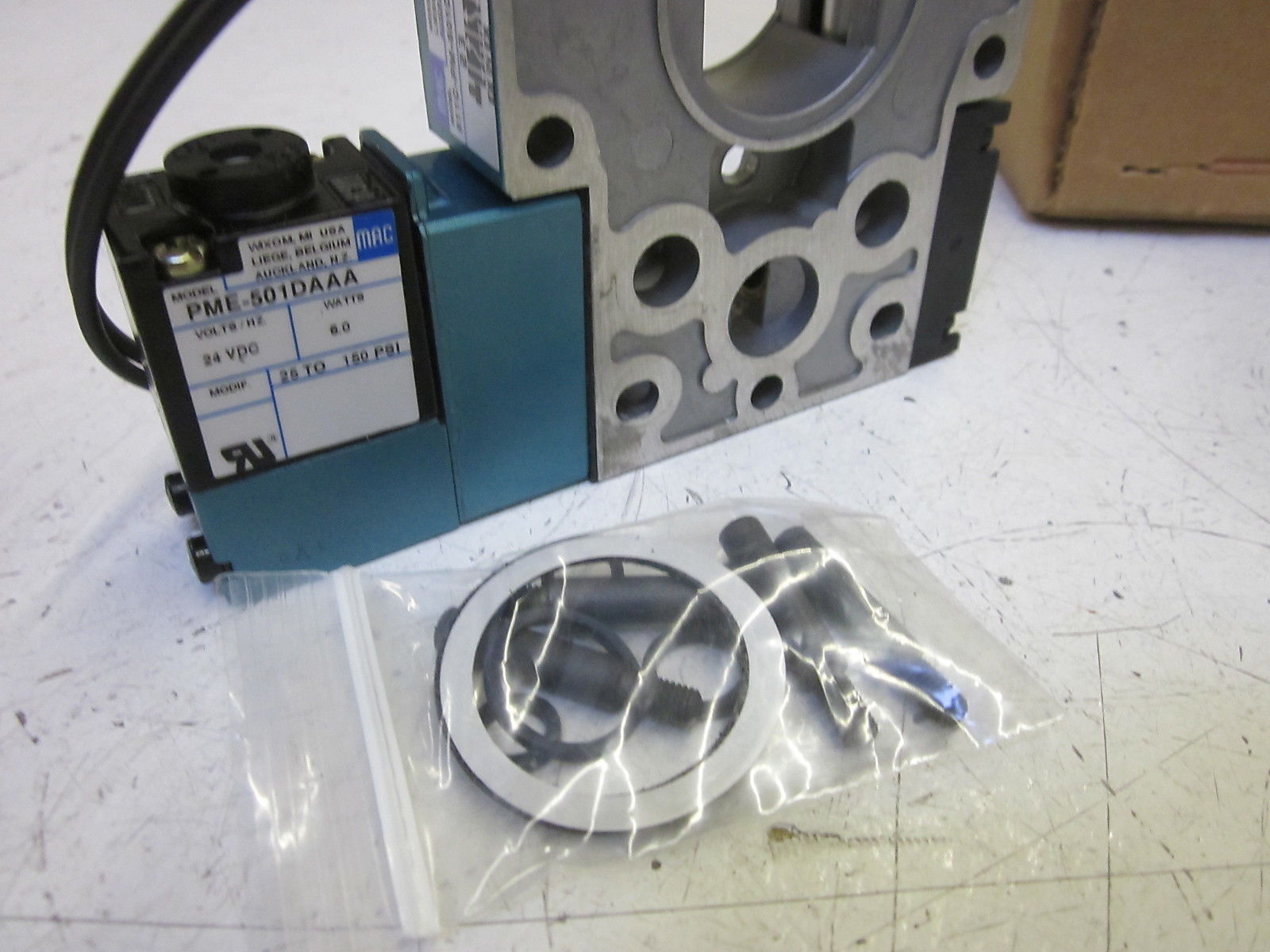 MAC 811C-PM-501DA-163 AIR AND HYDRAULIC VALVE 24VDC NSMP
