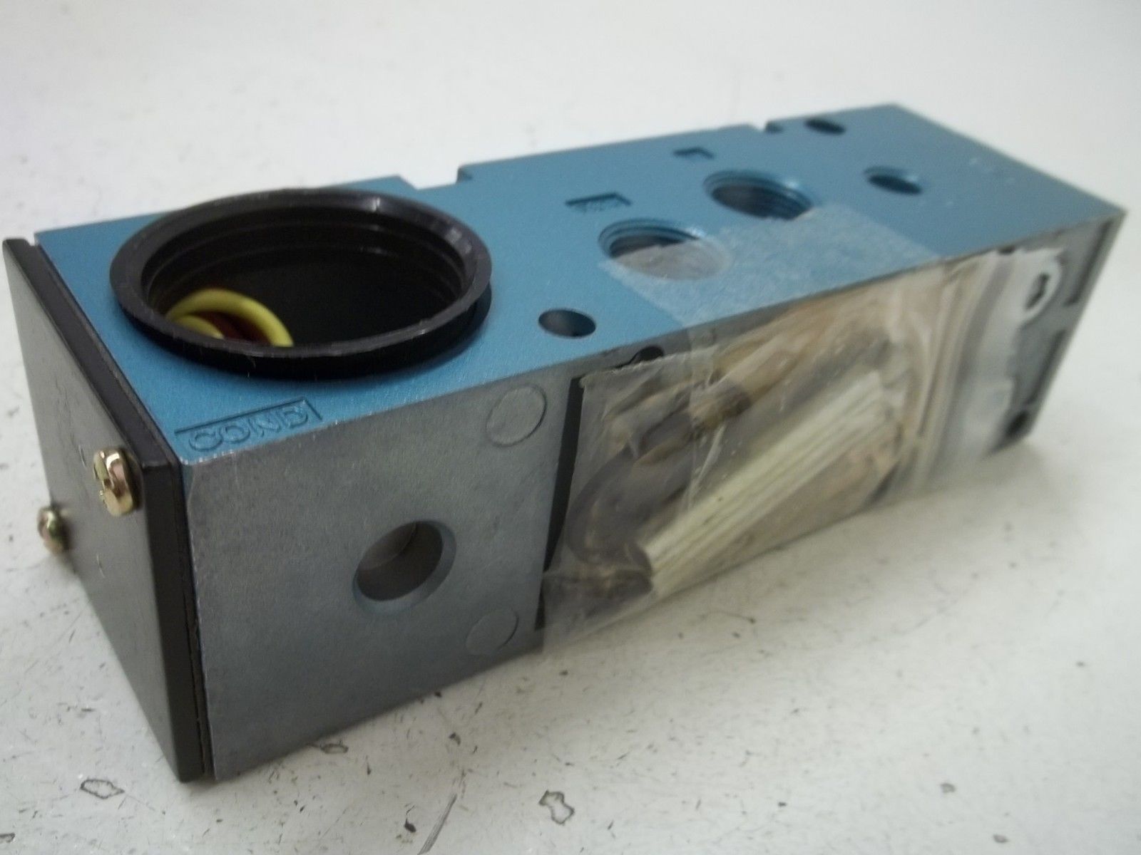 MAC 82A-0A-BRA PNEUMATIC VALVE BASE NSNP