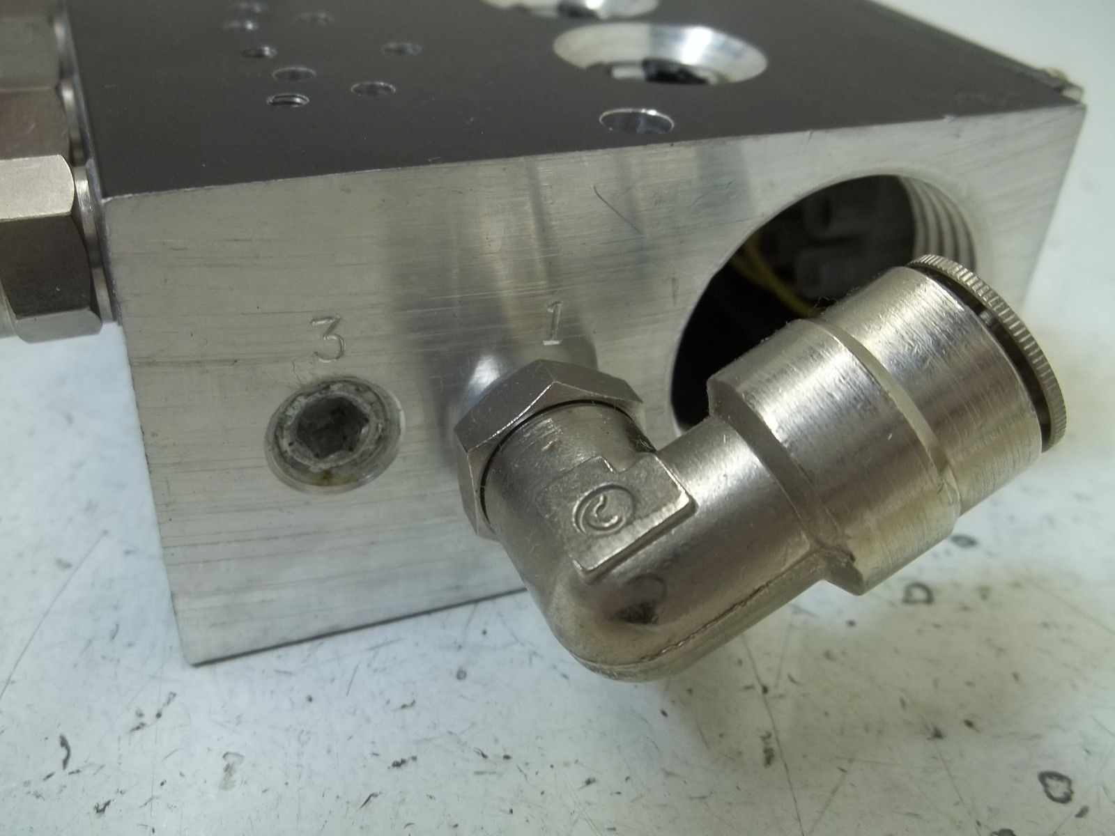 MAC VALVE CIRCUIT BAR (AS PICTURED)UNMP