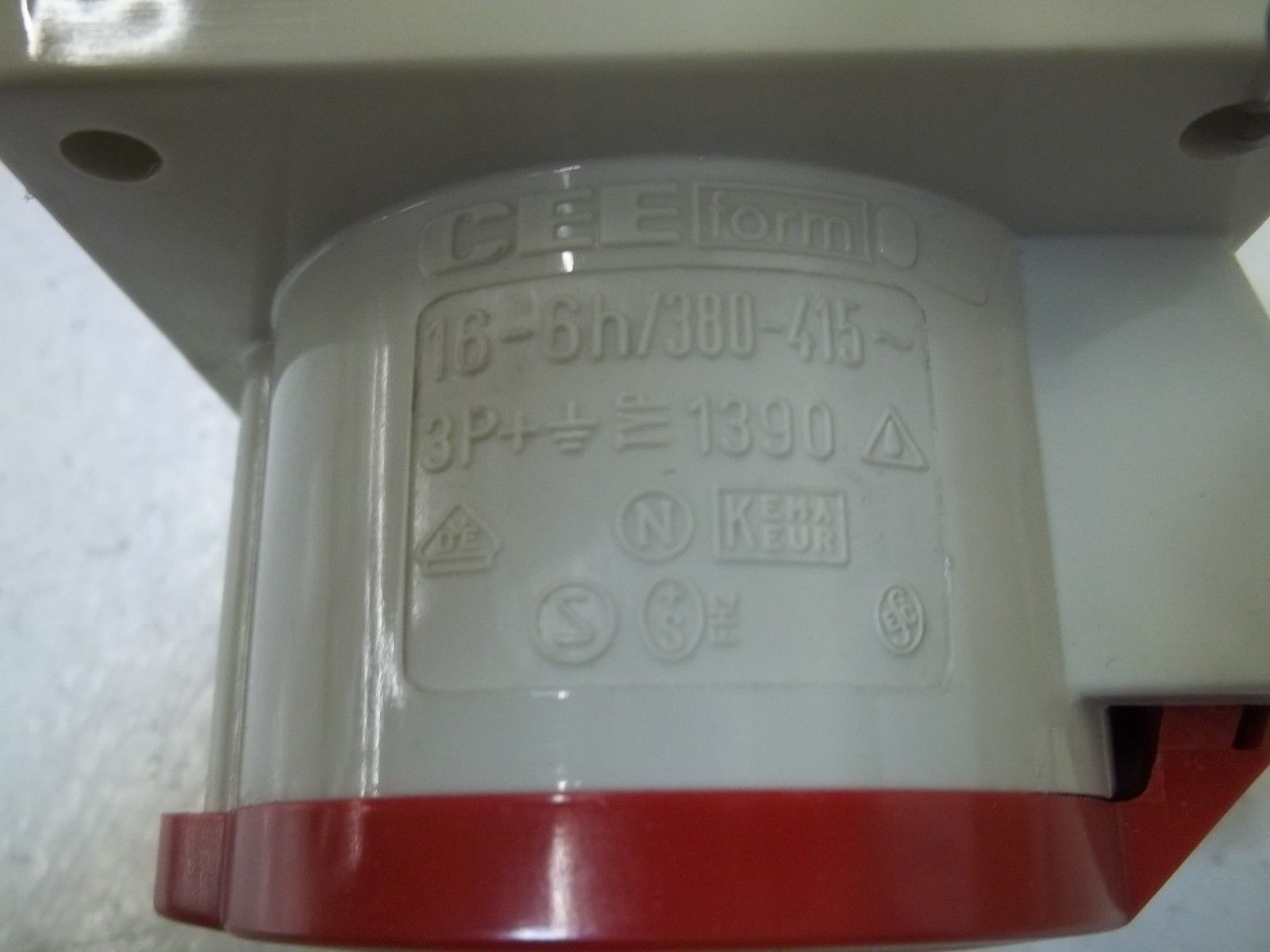 MENNEKES TYPE 1390 16-6H/380-415 UNMP