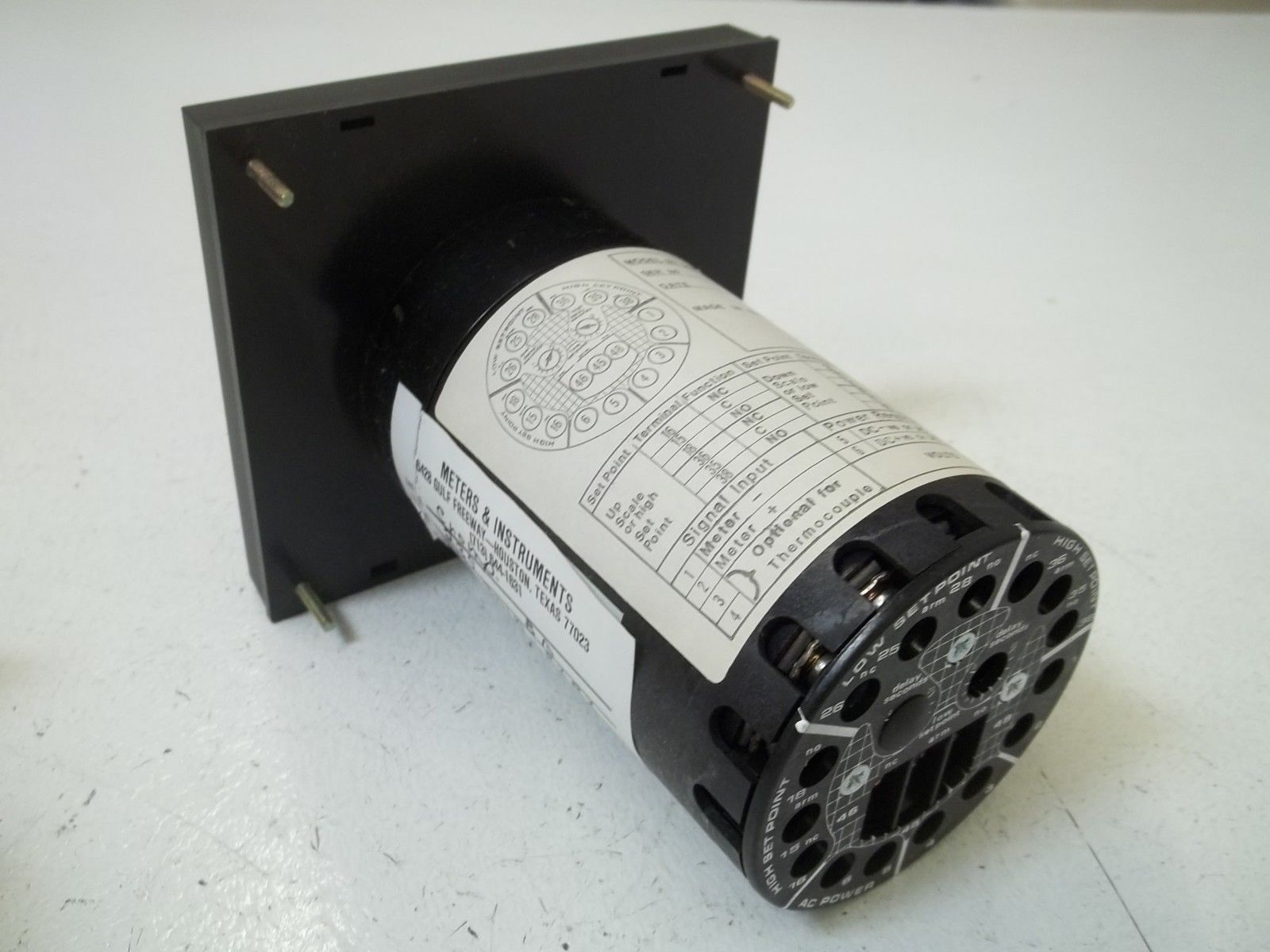 METERS & INSTRUMENTS 239-301A-RXRX A.C VOLTS 0-300 UNMP