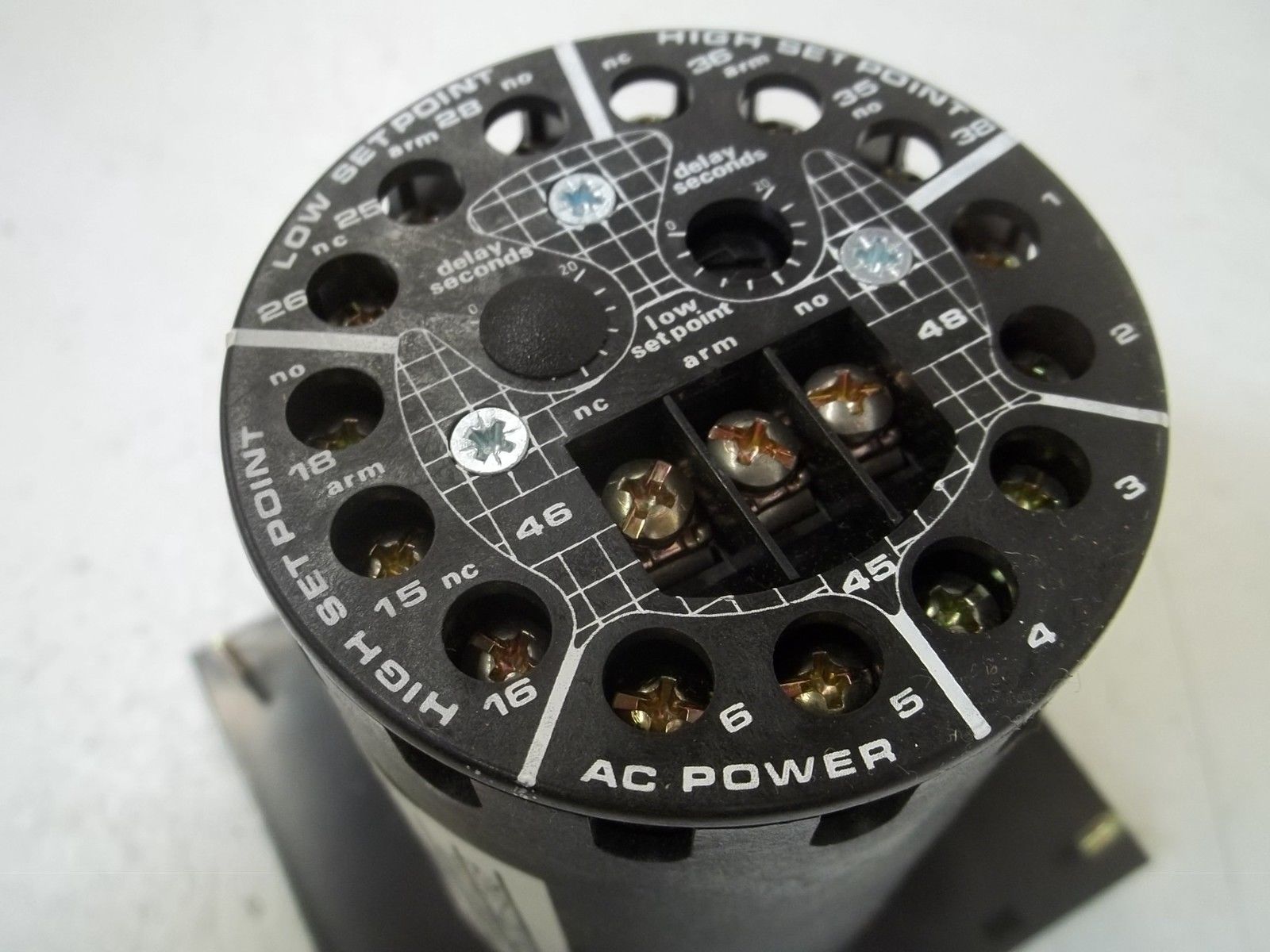 METERS & INSTRUMENTS 239-301A-RXRX A.C VOLTS 0-300 UNMP