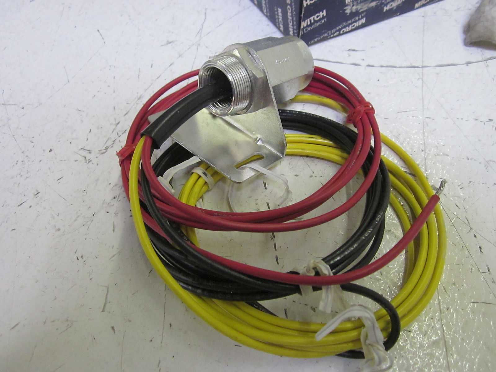 MICRO SWITCH 205FS1 PROXIMITY SENSOR (BLUE & WHITE BOX)  NSMP