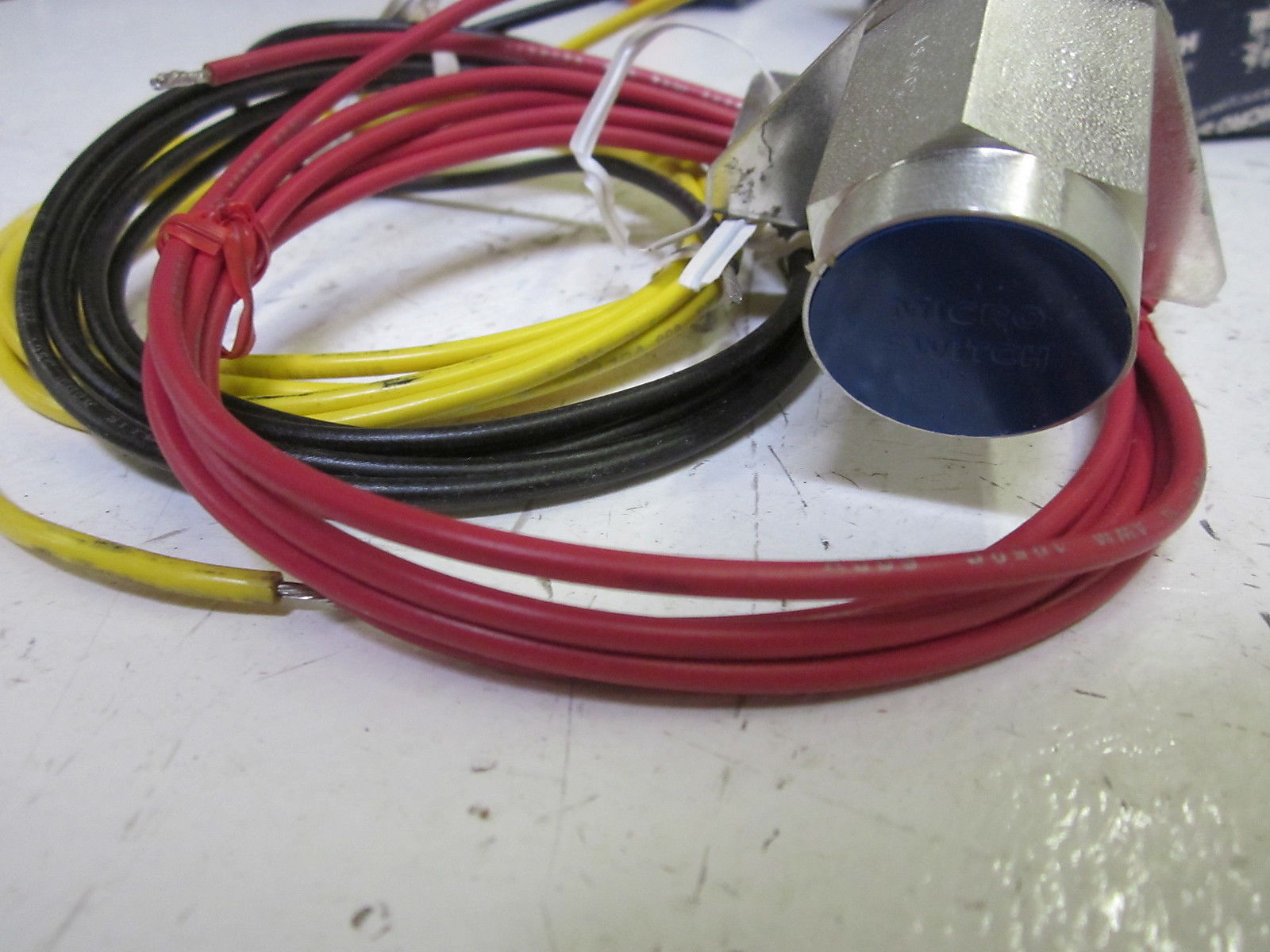 MICRO SWITCH 205FS1 PROXIMITY SENSOR (BLUE & WHITE BOX)  NSMP