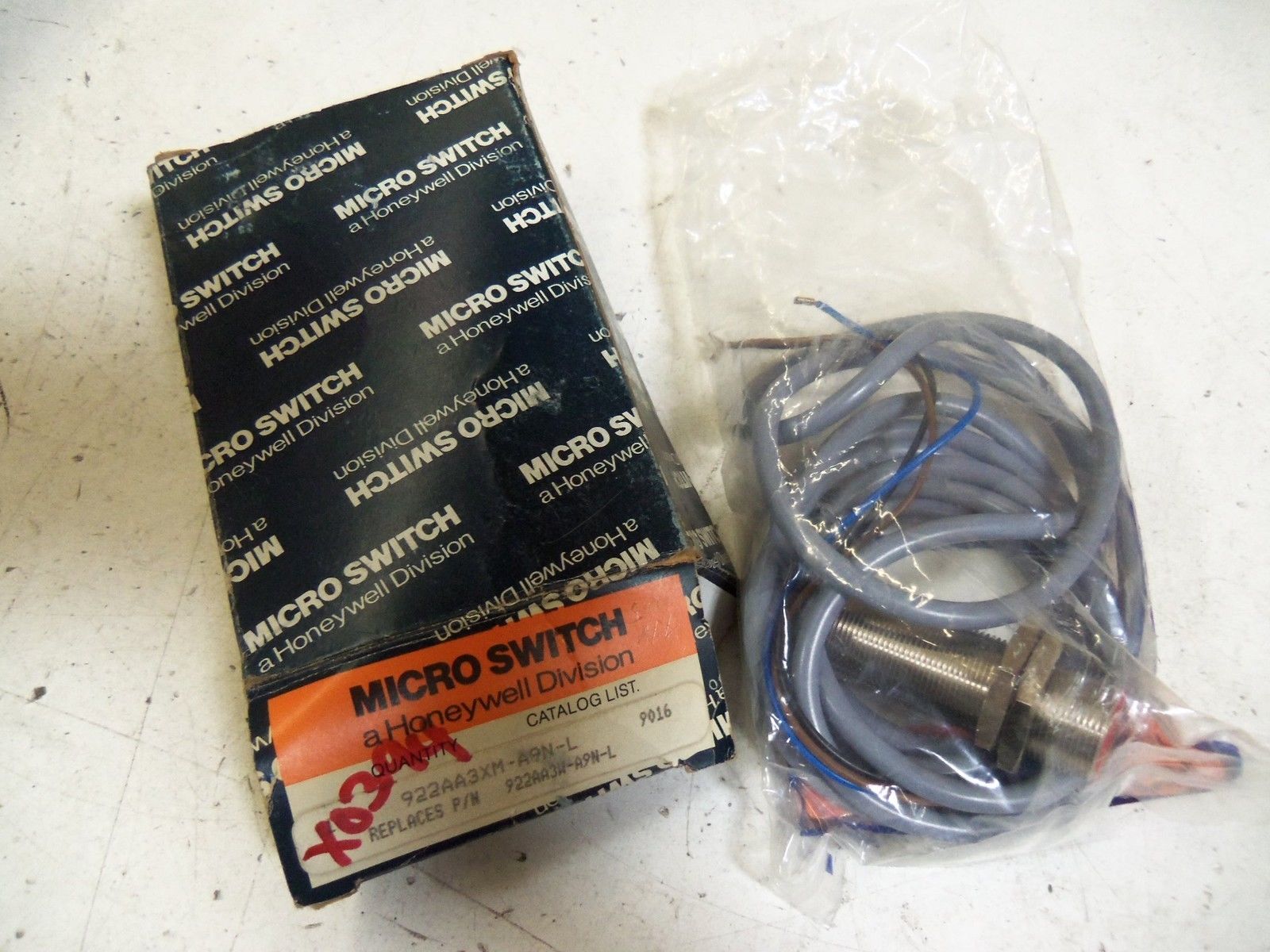 MICRO SWITCH 922AA3XM-A9N-L *NEW IN BOX*