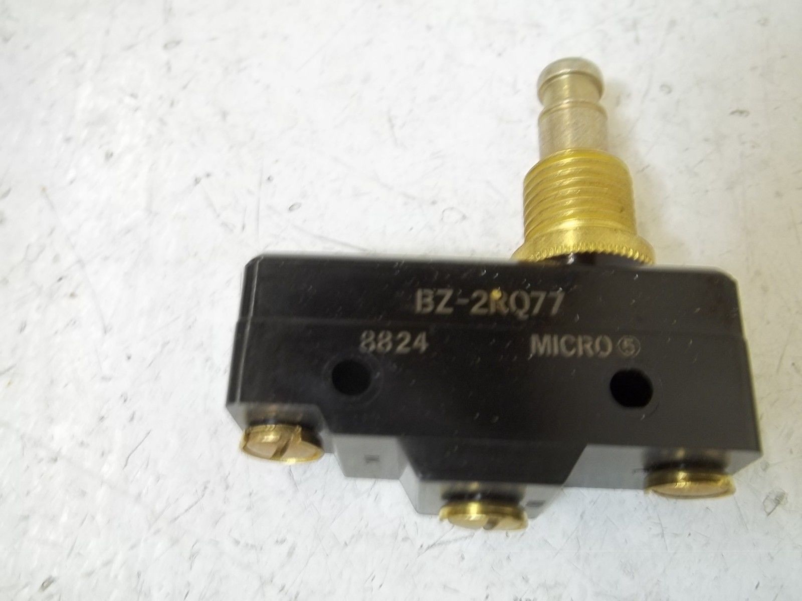 MICRO SWITCH BZ-2Q77 LIMIT SWITCH ( BLUE AND WHITE BOX)NSMP