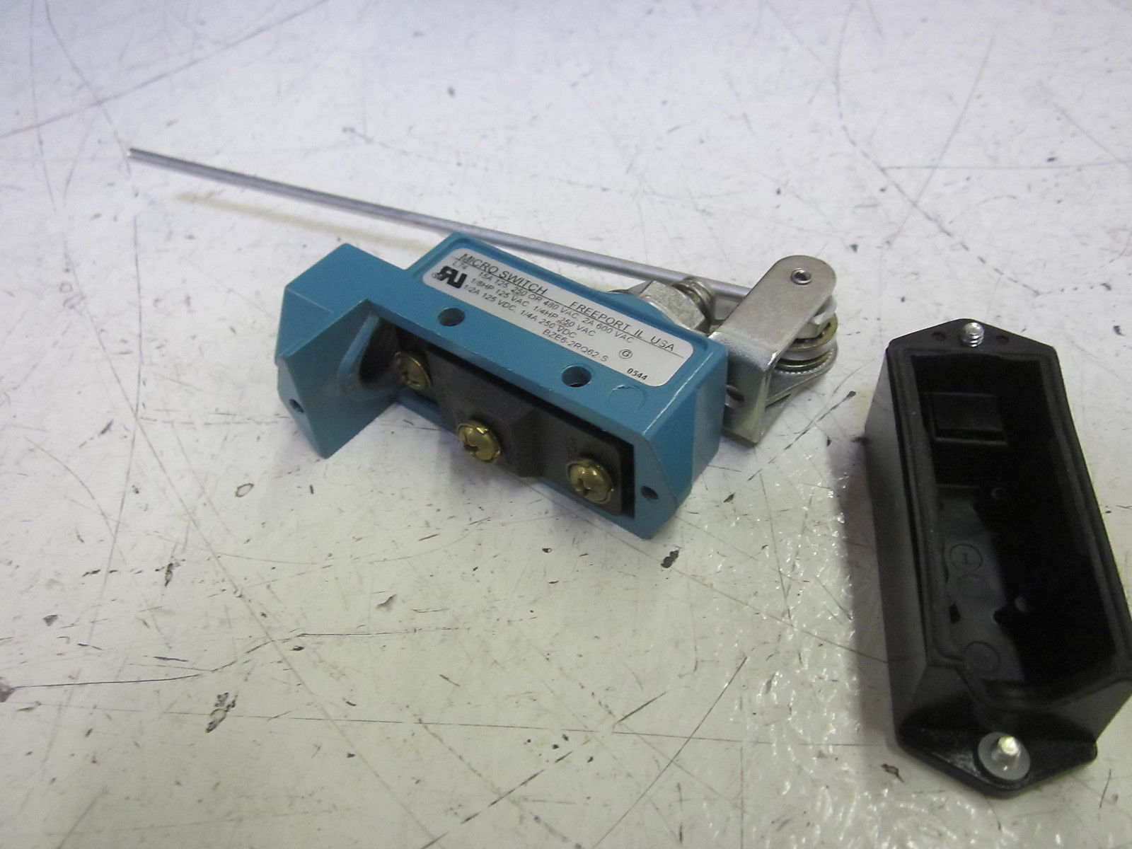 MICRO SWITCH BZE6-2RQ62-S LIMIT SWITCH *USED*