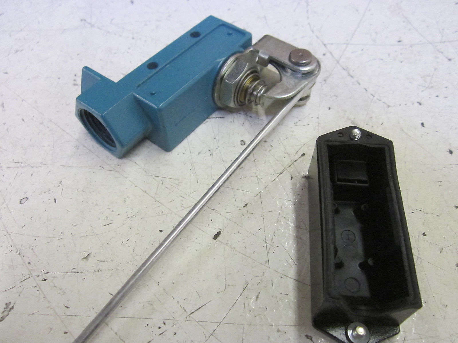 MICRO SWITCH BZE6-2RQ62-S LIMIT SWITCH *USED*