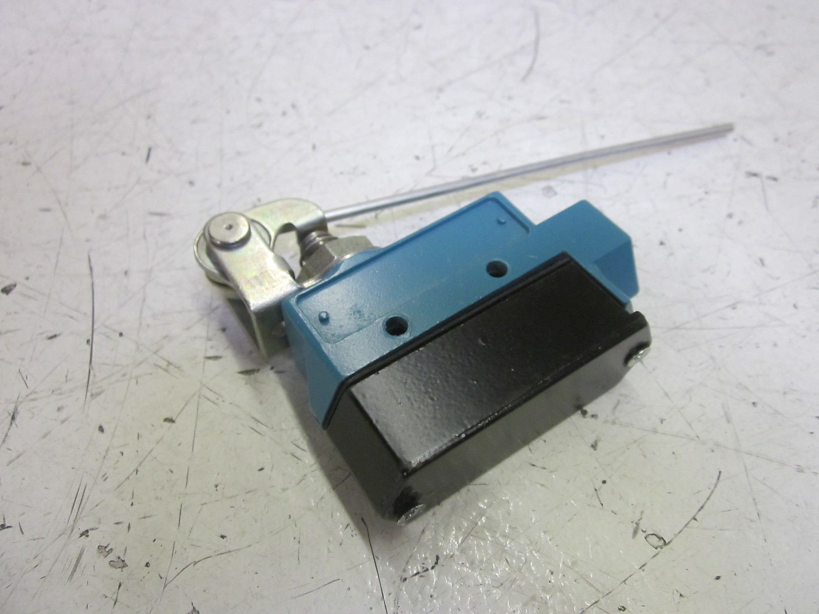 MICRO SWITCH BZE6-2RQ62-S LIMIT SWITCH *USED*