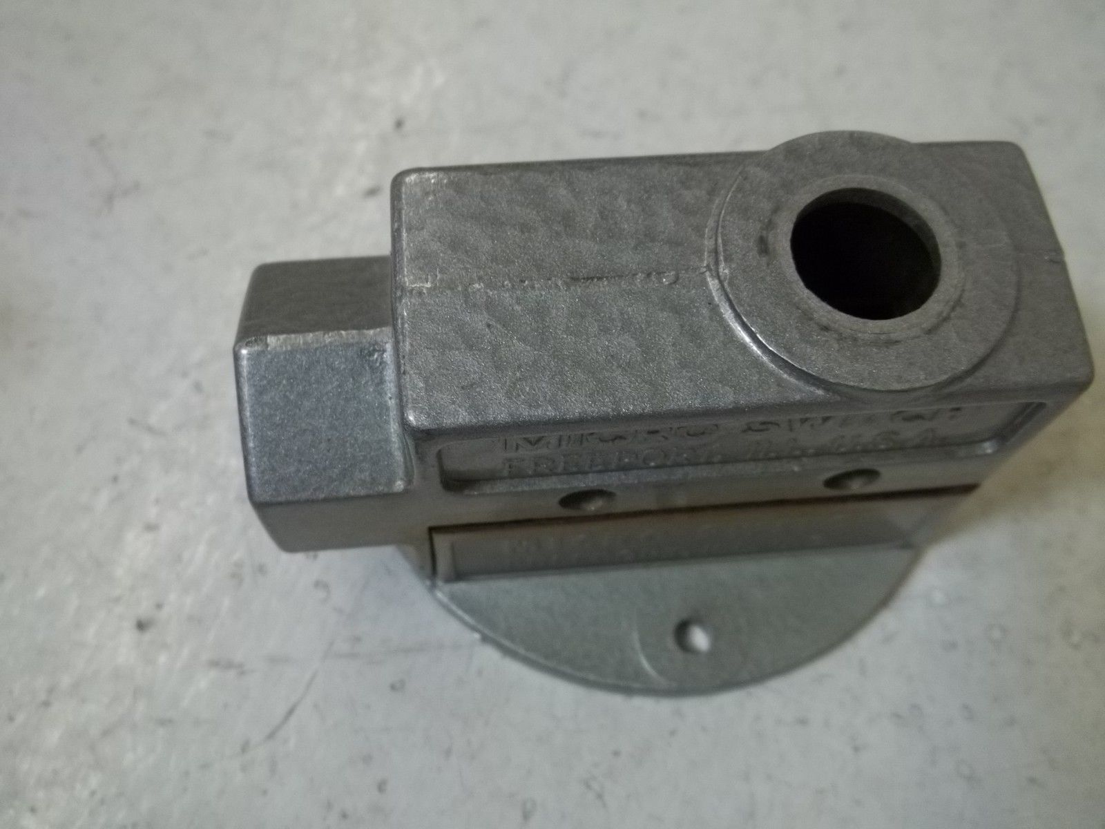 MICRO SWITCH BZV6-2RQ LIMIT SWITCH(MISSING HEAD PART) UNMP
