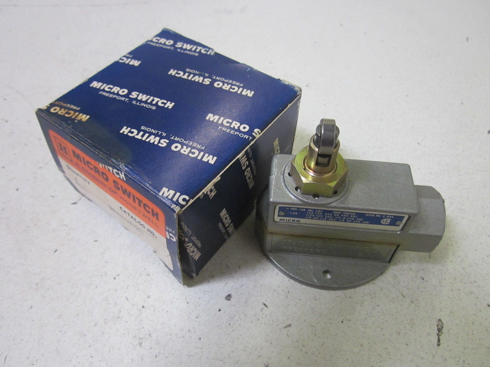 MICRO SWITCH BZV6-2RQ81 (GREY) NSMP