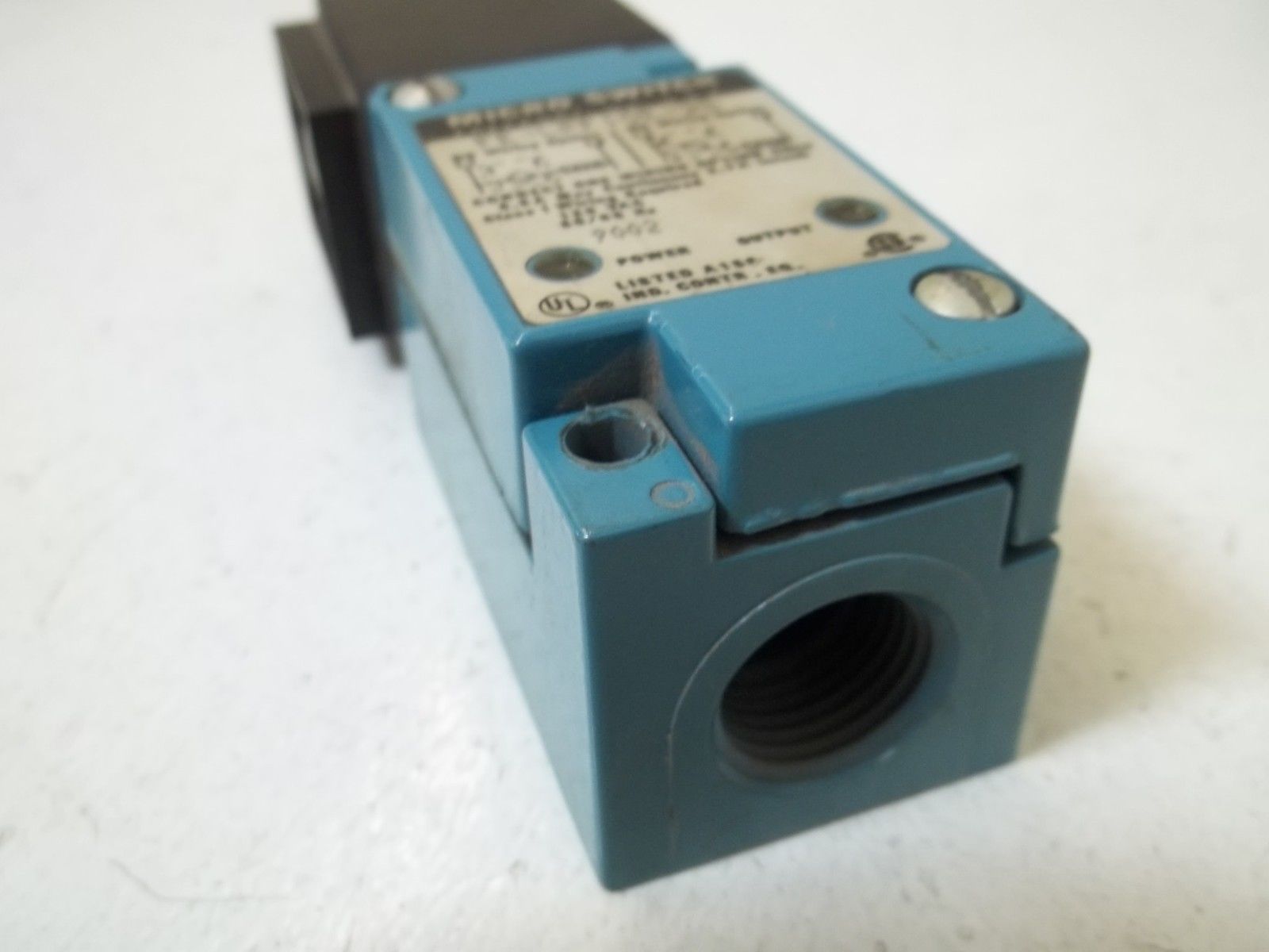 MICRO SWITCH FE-LPF10E-2S PHOTO ELECTRIC  SWITCH UNMP