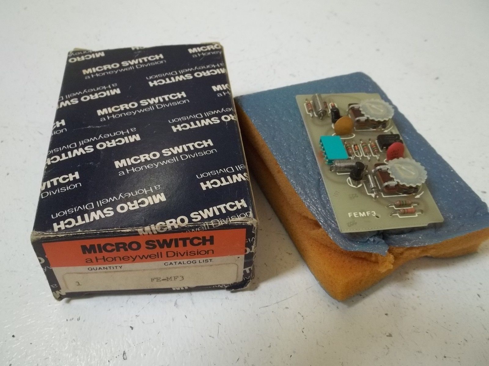 MICRO SWITCH FE-MF3 PHOTOELECTRIC CONTROL UNMP