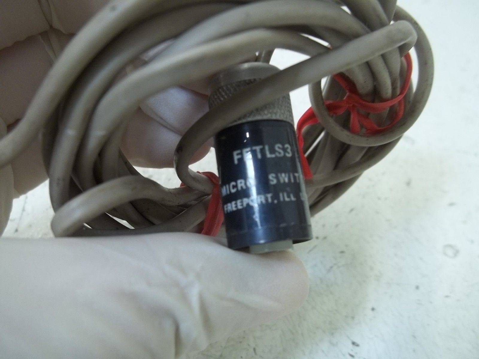 MICRO SWITCH FETLS3 SENSOR LIGHT (AS PICTURED) UNMP