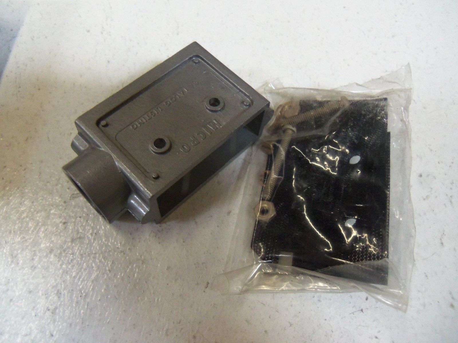 MICRO SWITCH 3PA2 FLANGE MOUNT ENCLOSURE AS IS