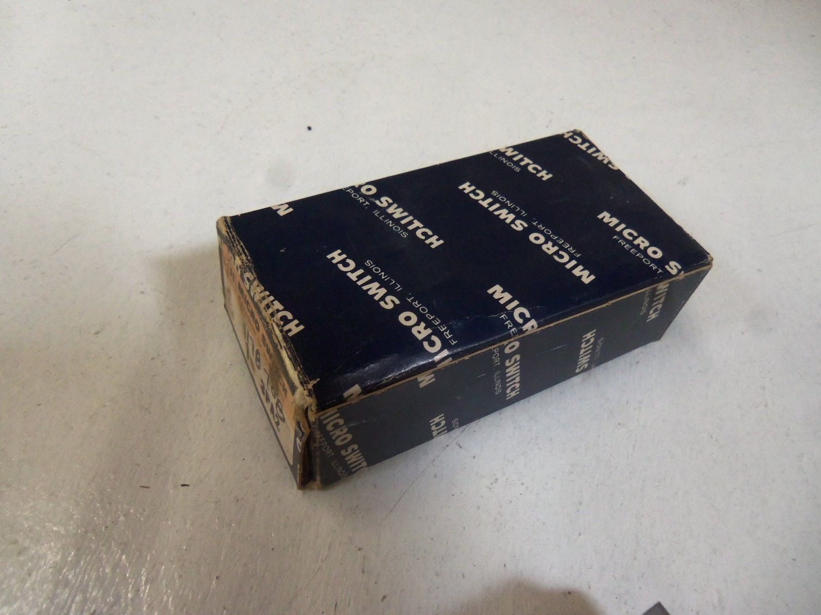 MICRO SWITCH 3PA2 FLANGE MOUNT ENCLOSURE AS IS