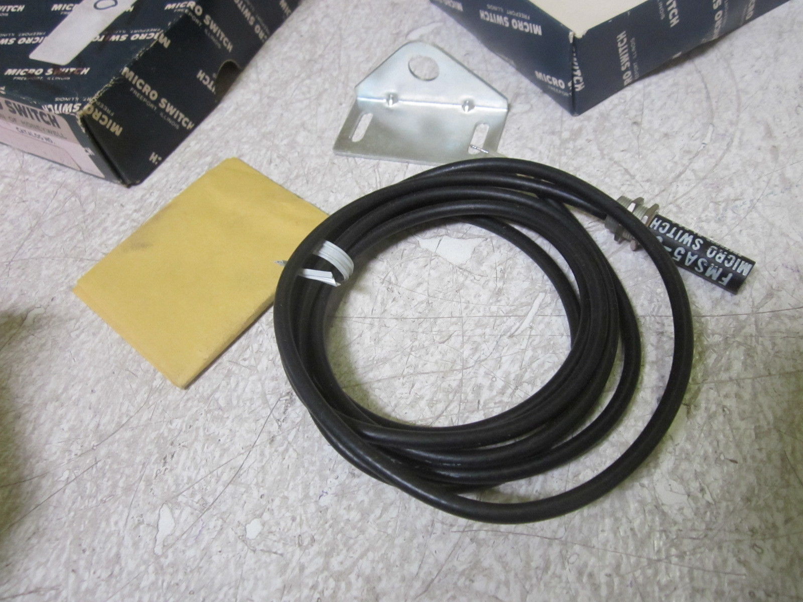 MICRO SWITCH FMSA5-6B SENSOR  NSMP