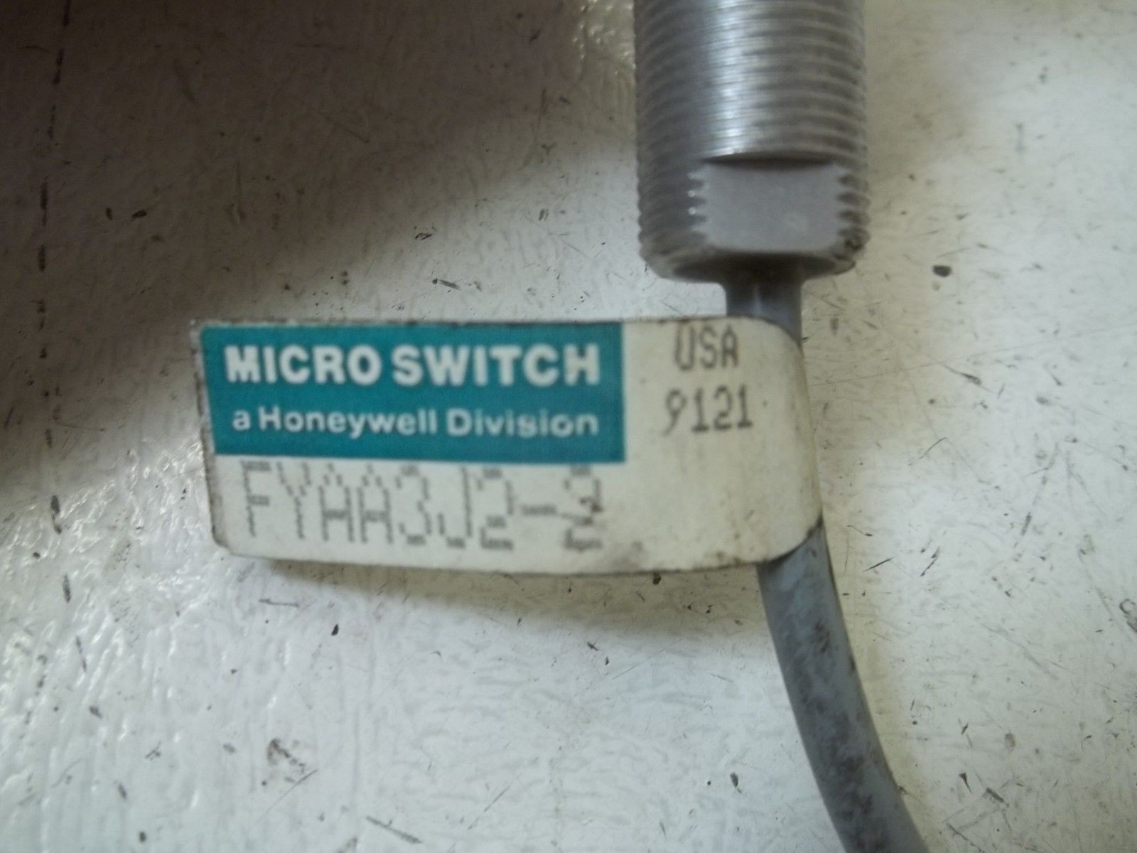 MICRO SWITCH FYAA3J2-2 PROXIMITY SWITCH UNMP