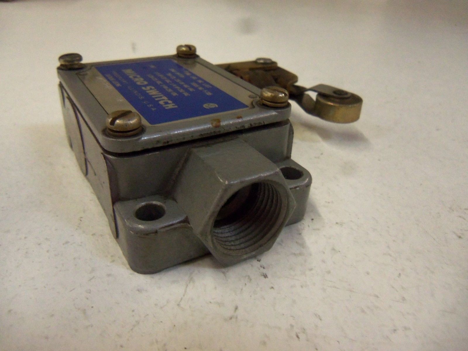 MICRO SWITCH LIMIT SNAP SWITCH BZF1-2RN2 UNMP