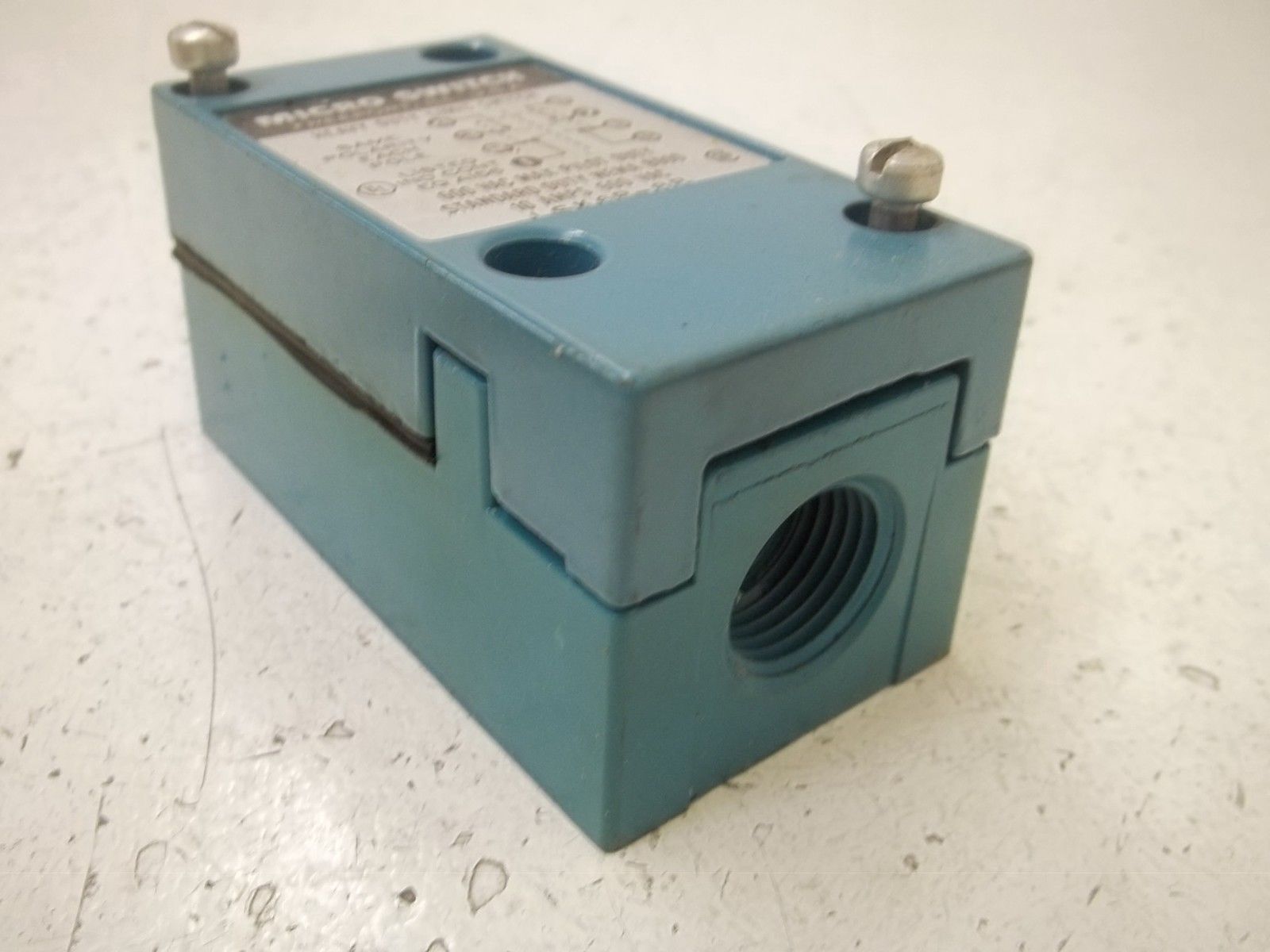 MICRO SWITCH LSK6B-8B LIMIT SWITCH (BODY ONLY)UNMP