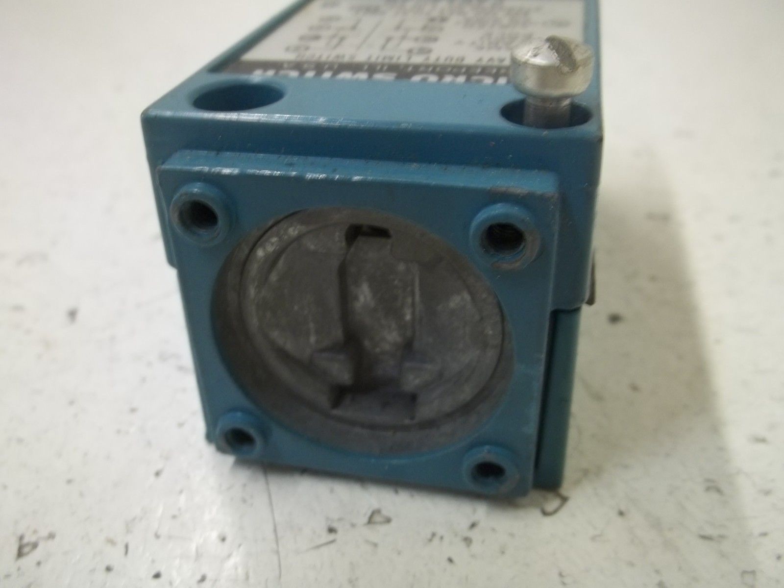 MICRO SWITCH LSK6B-8B LIMIT SWITCH (BODY ONLY)UNMP