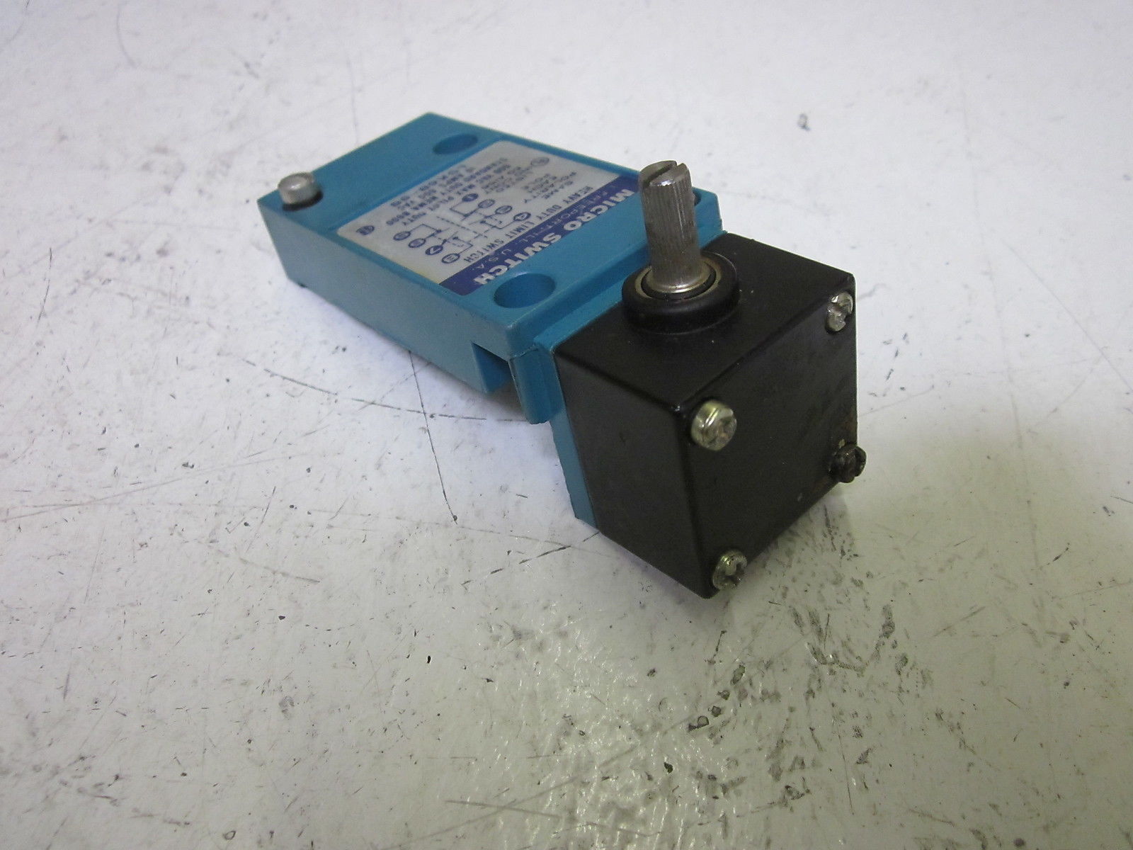 MICRO SWITCH LSK6B-8B LIMIT SWITCH (AS PICTURED) UNMP