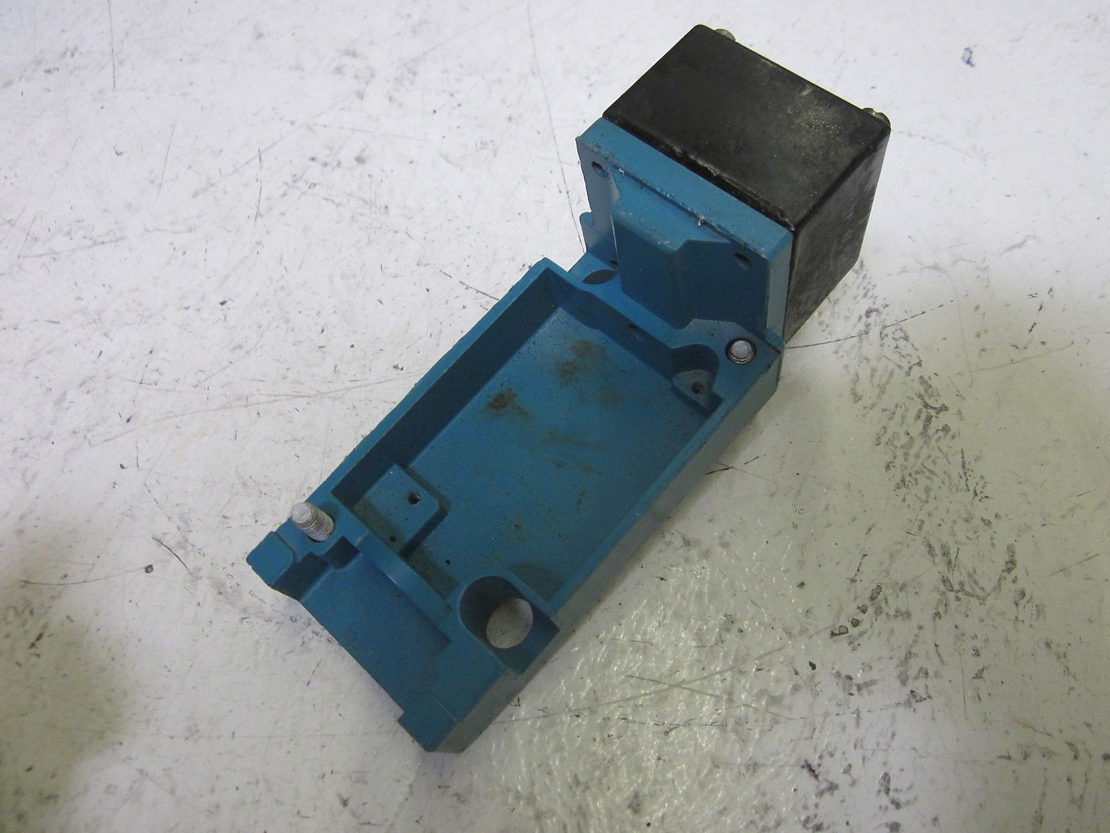 MICRO SWITCH LSK6B-8B LIMIT SWITCH (AS PICTURED) UNMP