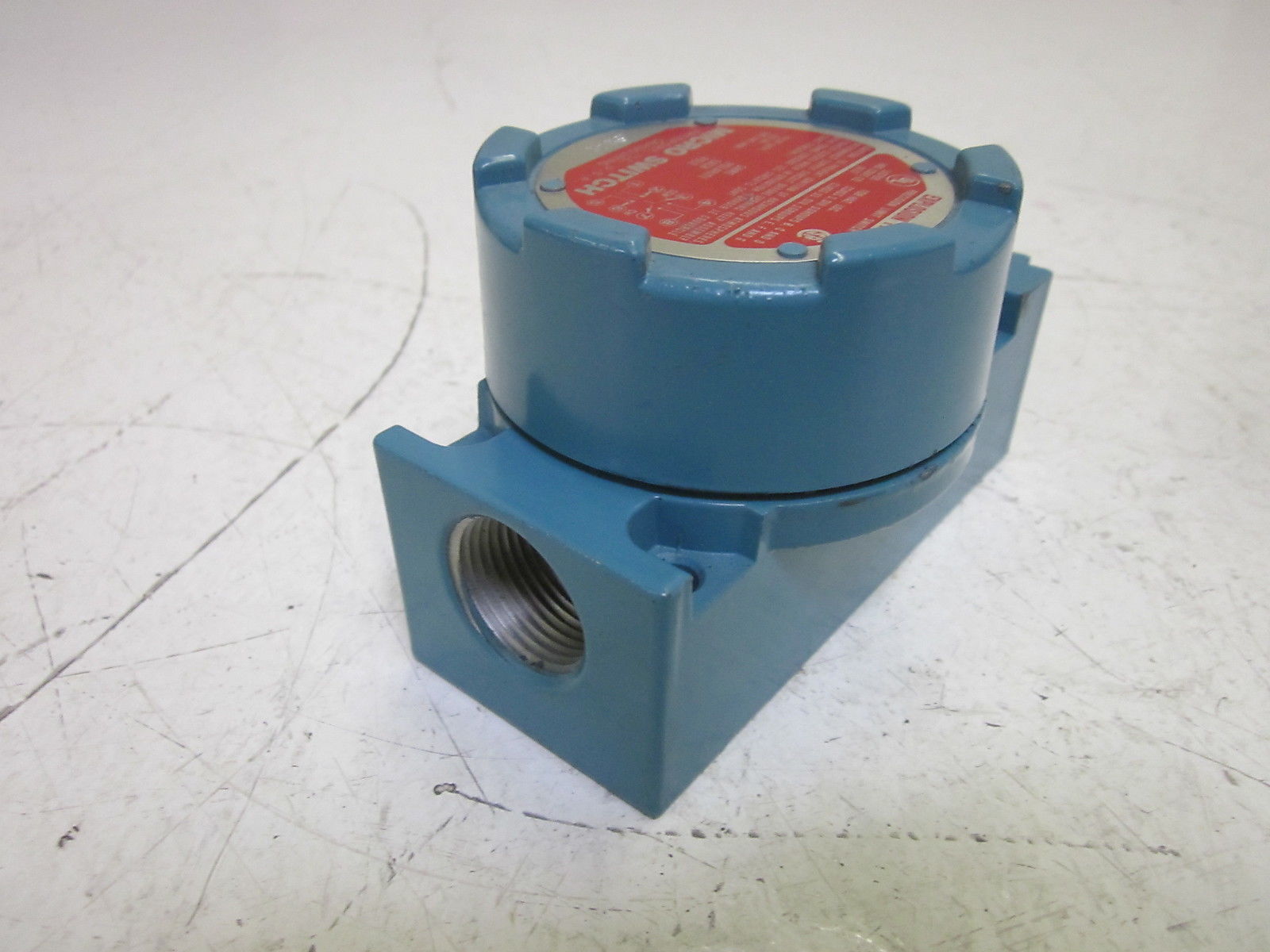 MICRO SWITCH LSXM4N EXPLOSION PROOF LIMIT SWITCH (AS PICTURED) UNMP