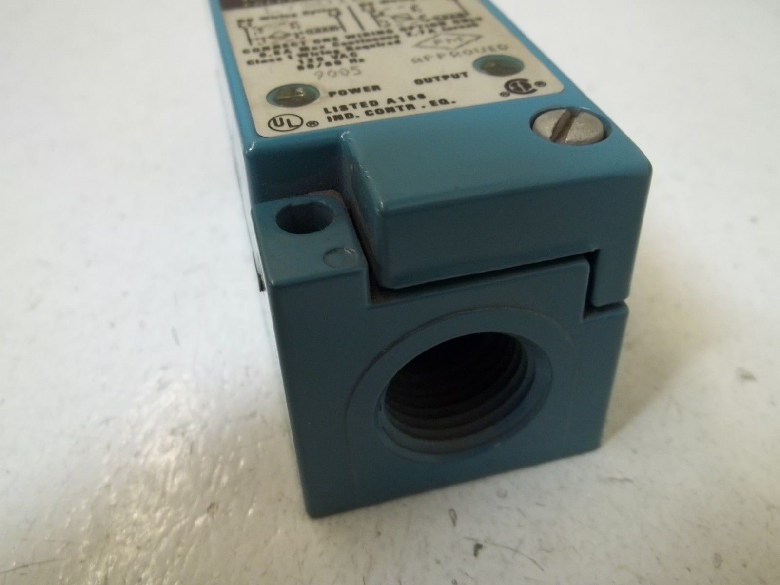 MICRO SWITCH LSY01E-2S PROXIMITY  SWITCH UNMP