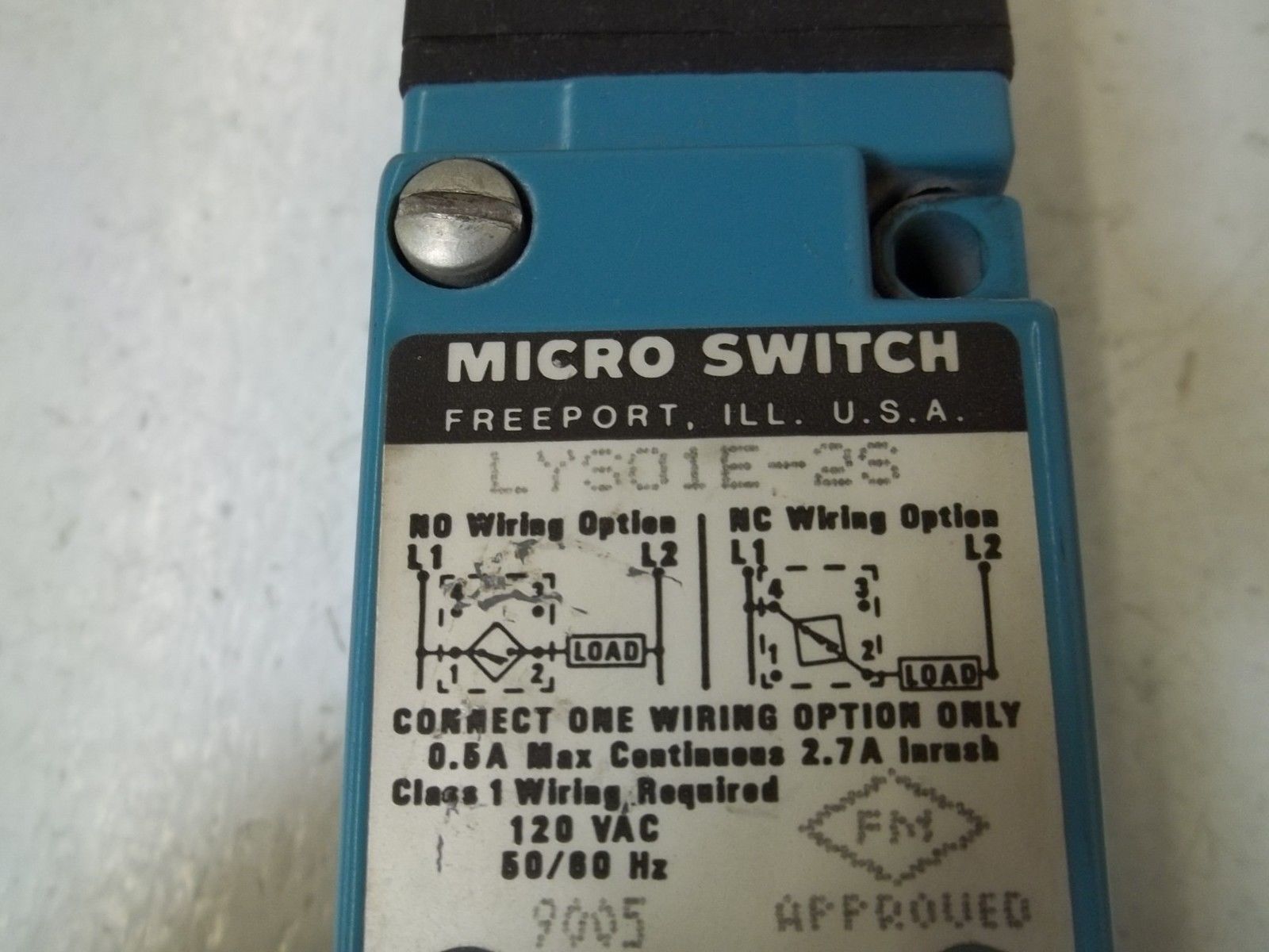 MICRO SWITCH LSY01E-2S PROXIMITY  SWITCH UNMP