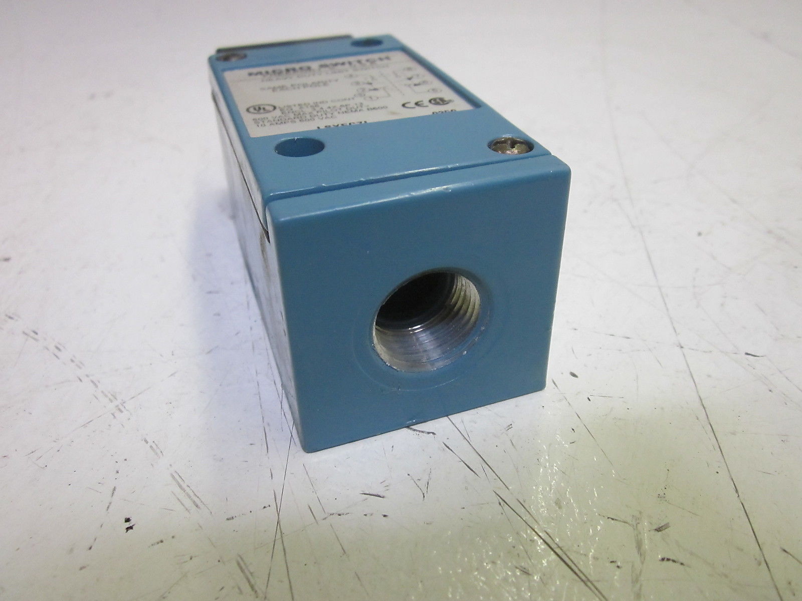 MICRO SWITCH LSYFC7L LIMIT SWITCH NSNP