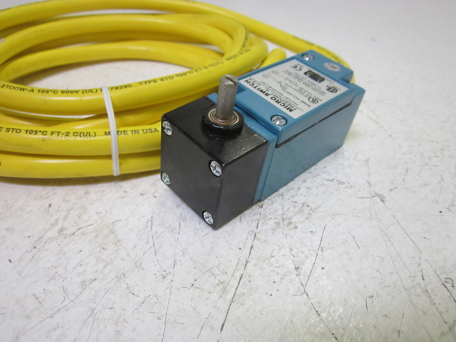 MICRO SWITCH LSYRC5KP-FP 120VAC UNMP
