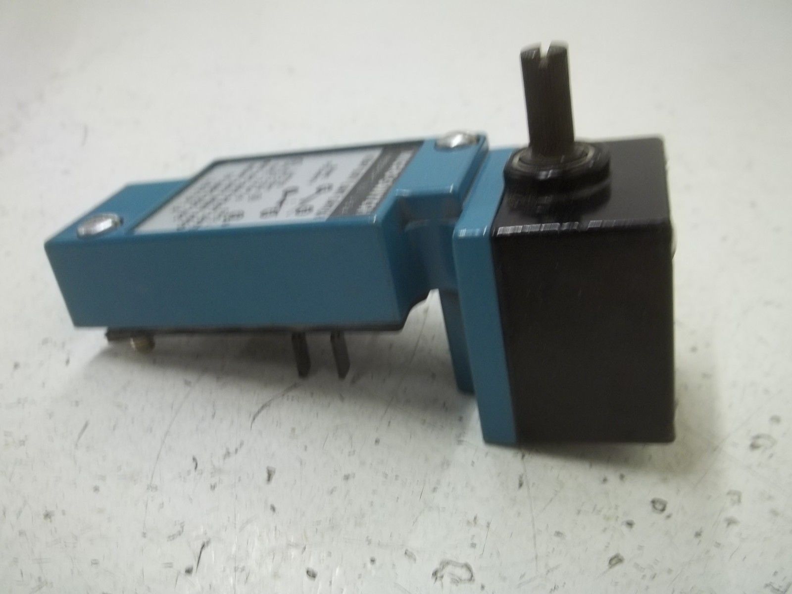 MICRO SWITCH LSZ7P1A LIMIT SWITCH (BODY ONLY) UNMP