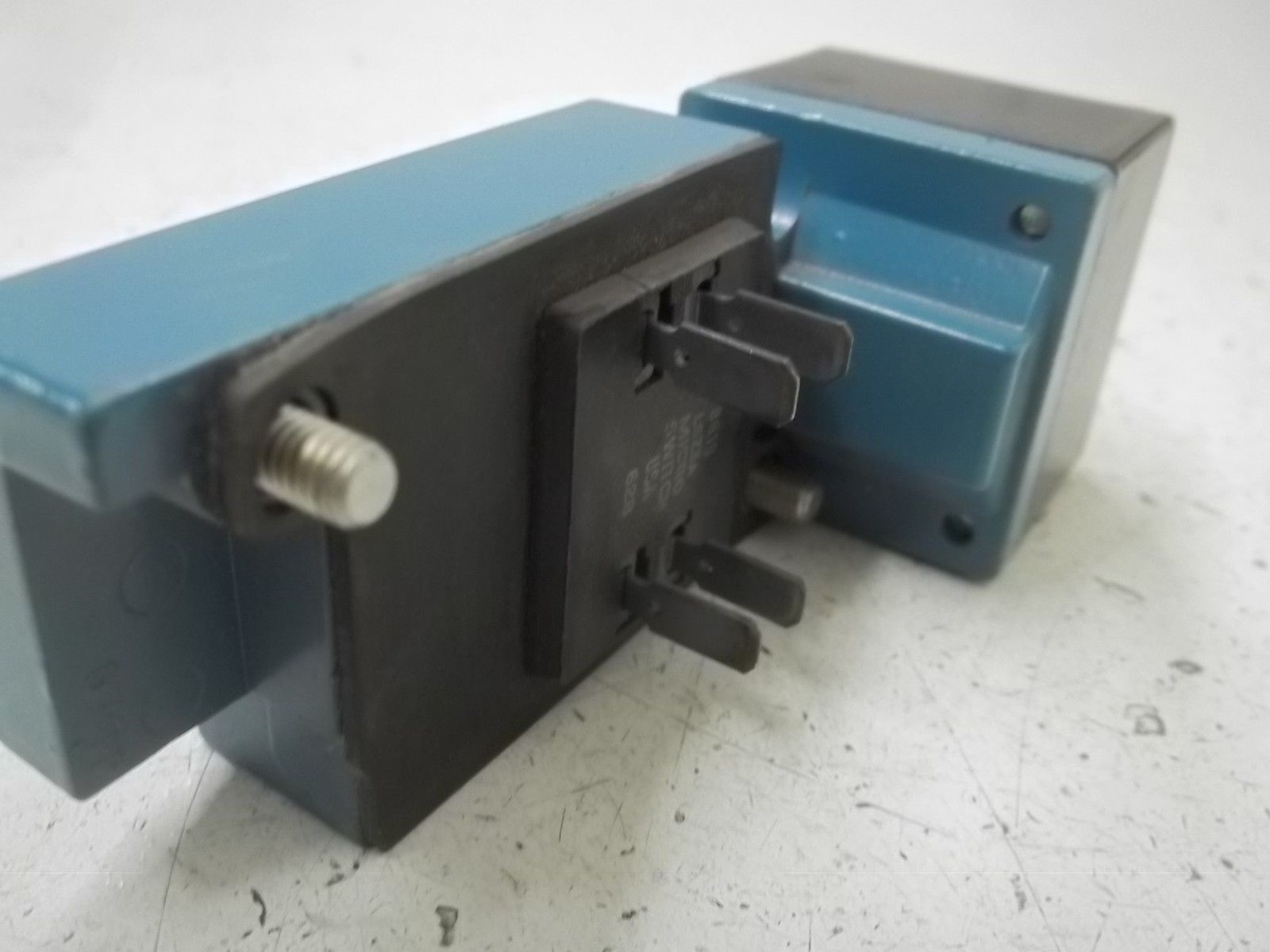 MICRO SWITCH LSZ7P1A LIMIT SWITCH (BODY ONLY) UNMP