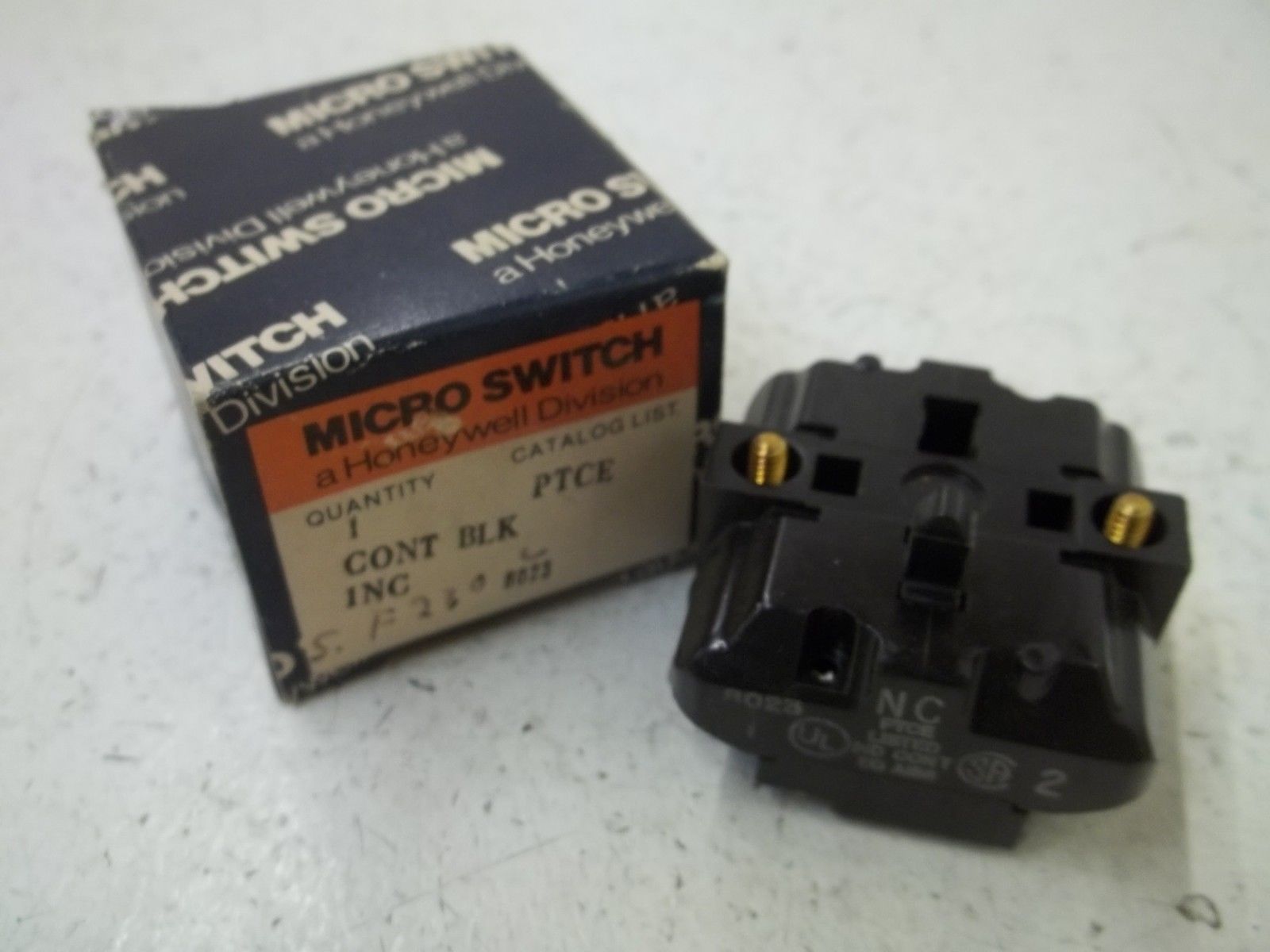 MICROSWITCH PTCE CONTACT BLOCK *NEW IN BOX*