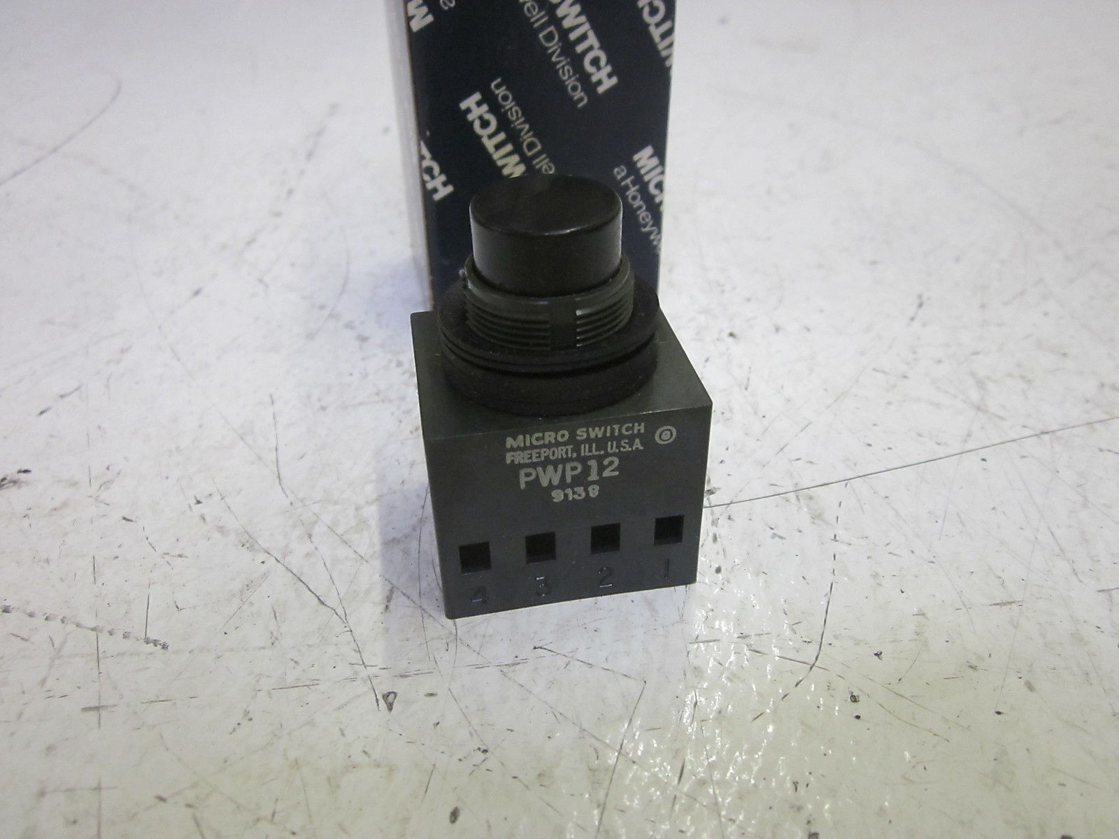 MICRO SWITCH  PWP32 PUSHBUTTON  NSMP
