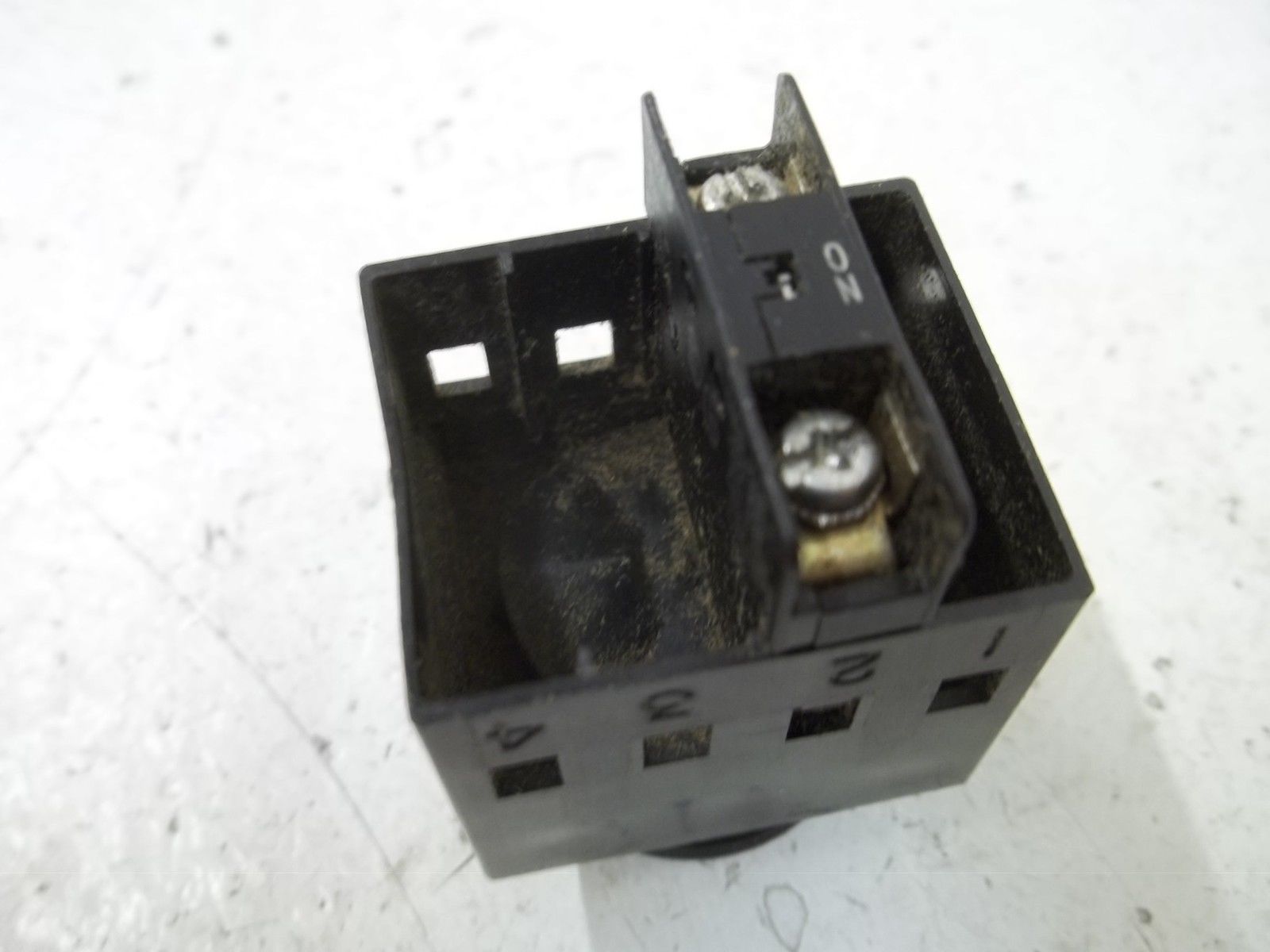 MICRO SWITCH PWSBM101 SELECTOR SWITCH BASE (AS IS)UNMP