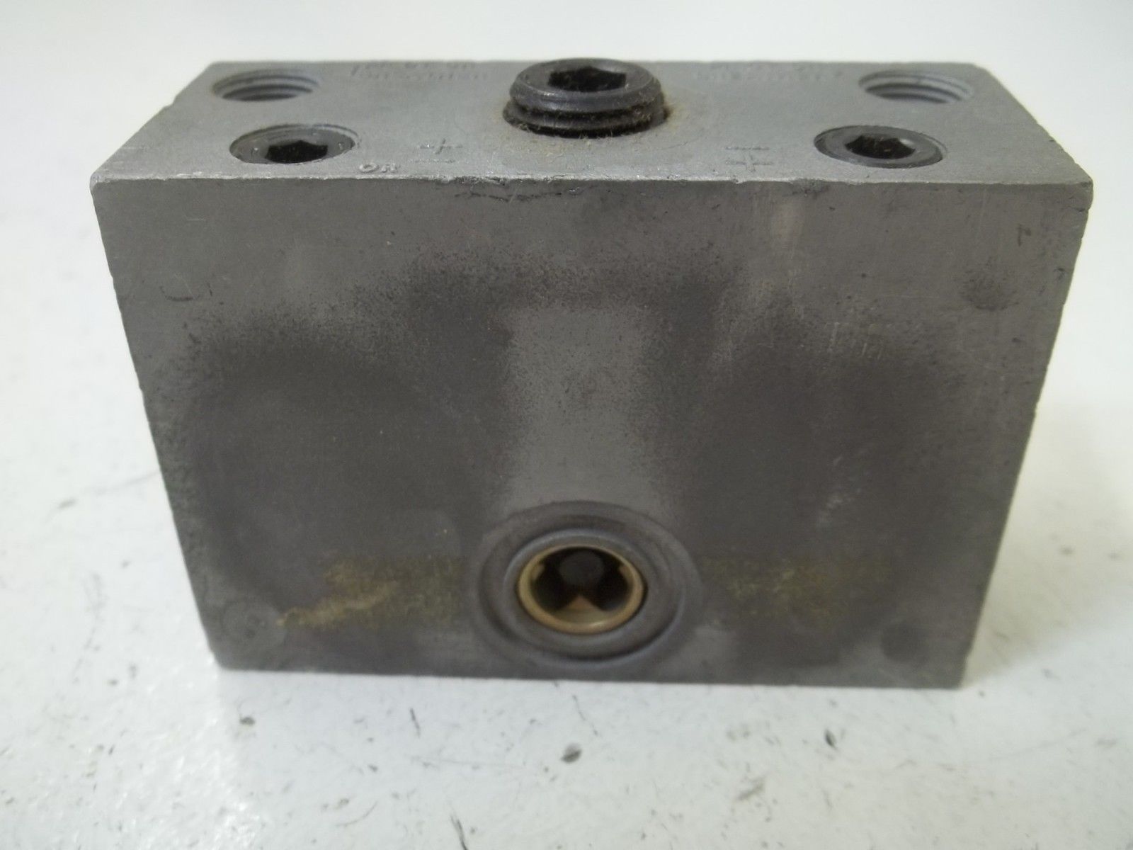 MILLER 102 1/4" NPT VALVE SUBPLATE UNMP