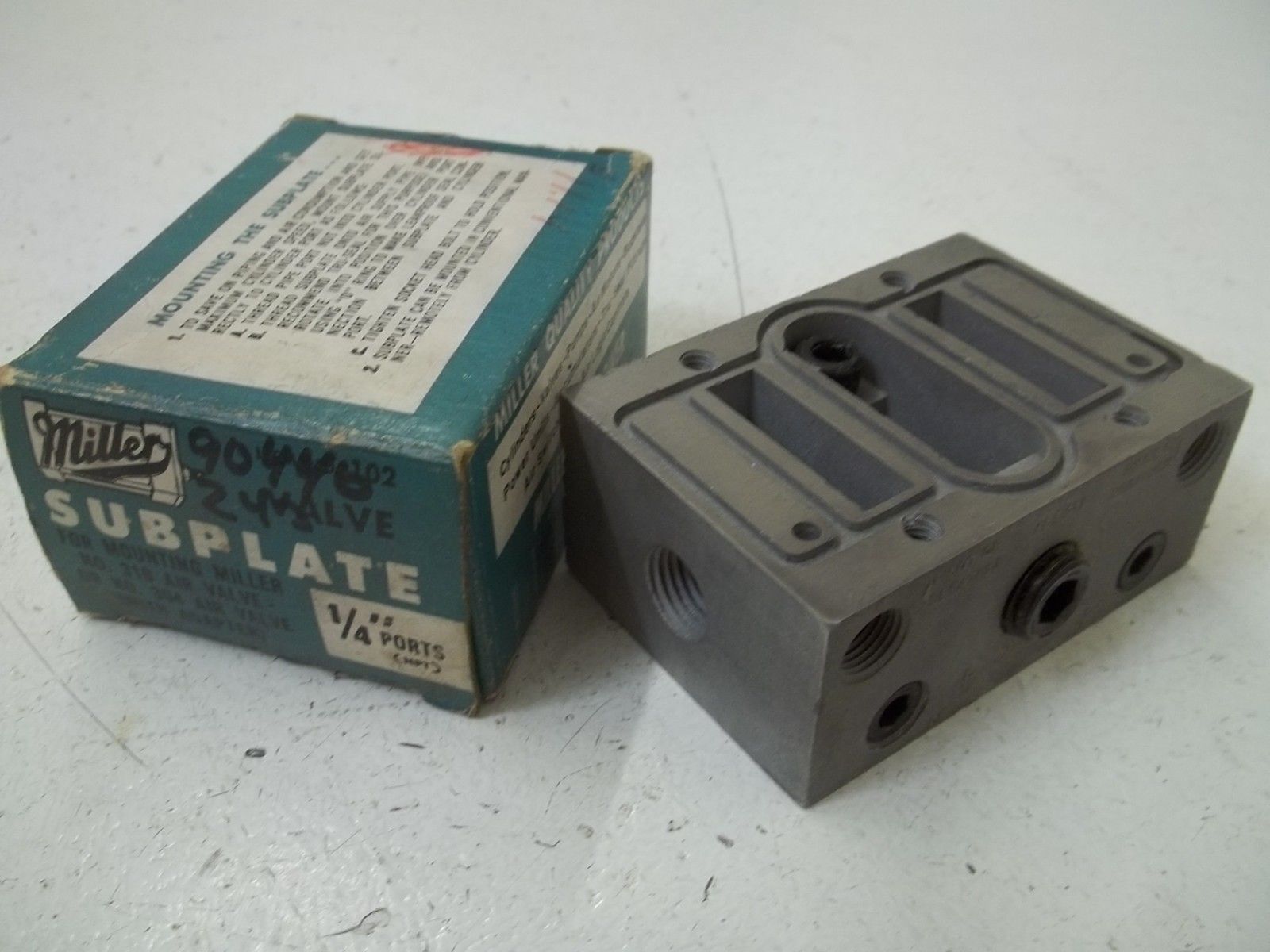 MILLER 102 1/4" NPT VALVE SUBPLATE UNMP