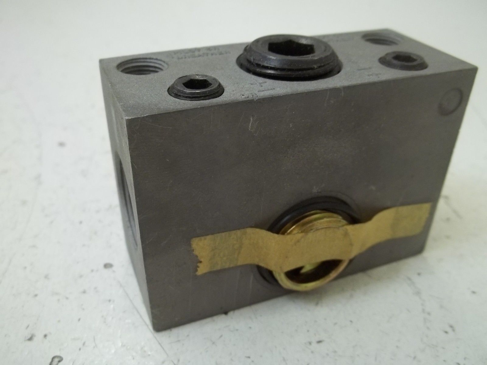 MILLER 104 1/2" NPT VALVE SUBPLATE NSMP