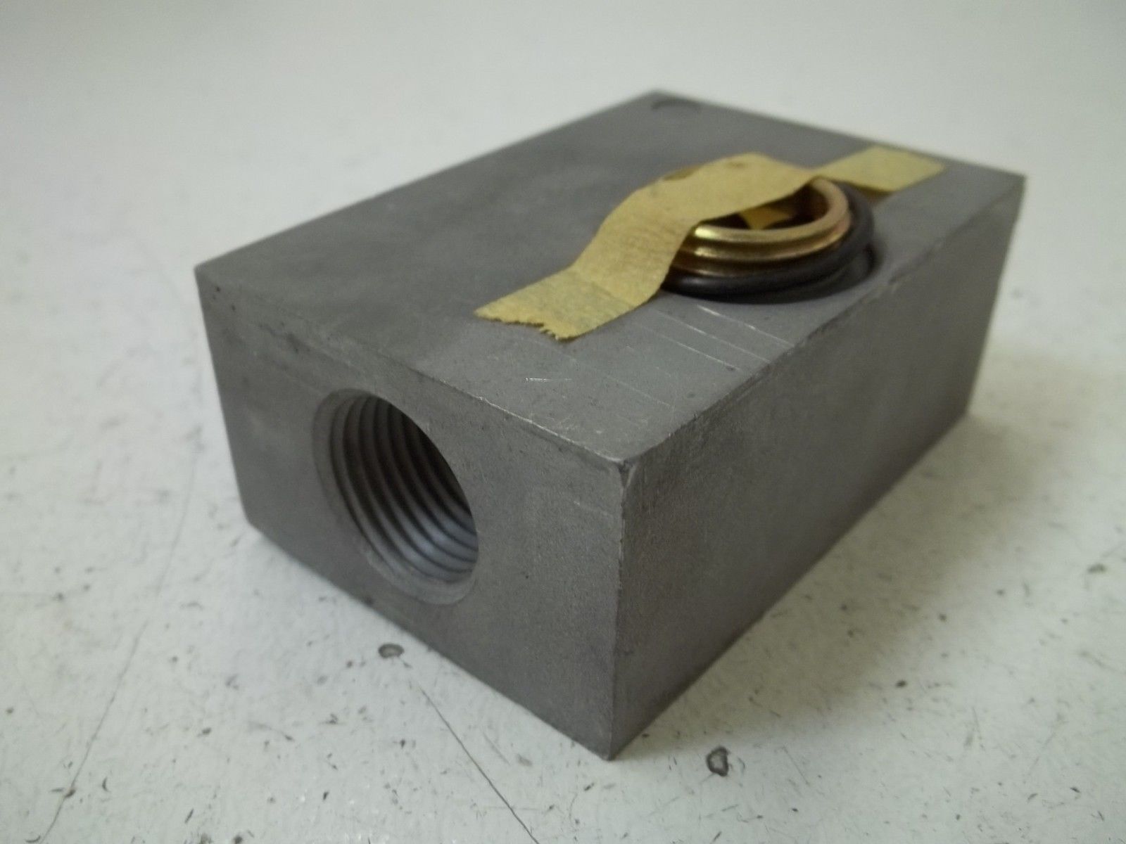 MILLER 104 1/2" NPT VALVE SUBPLATE NSMP