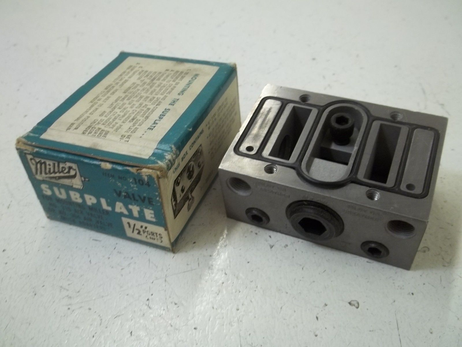 MILLER 104 1/2" NPT VALVE SUBPLATE NSMP