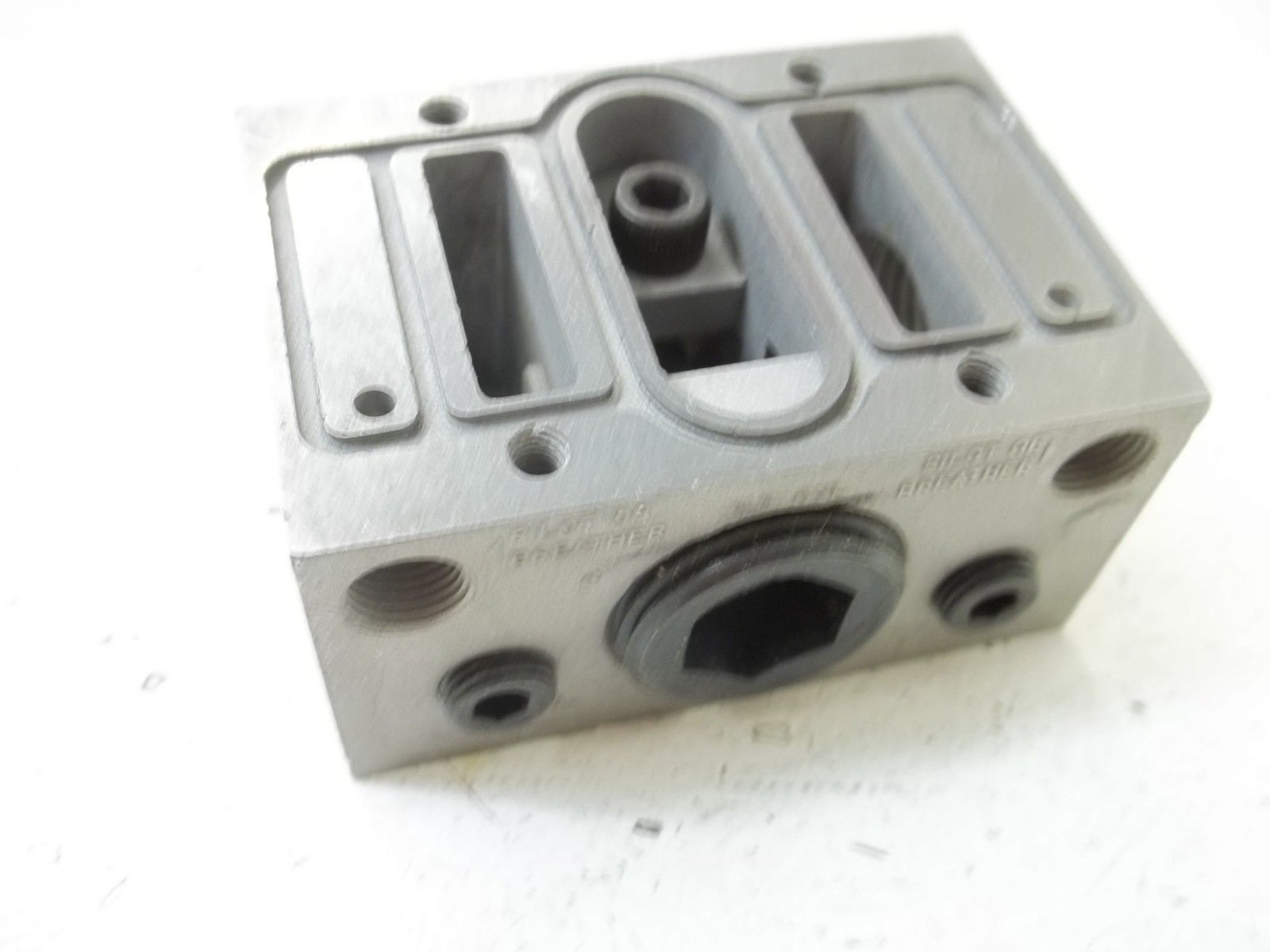 MILLER 106 3/4" NPT VALVE SUBPLATE NSMP
