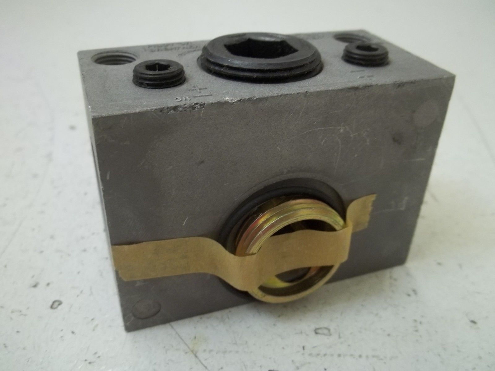 MILLER 106 3/4" NPT VALVE SUBPLATE NSMP