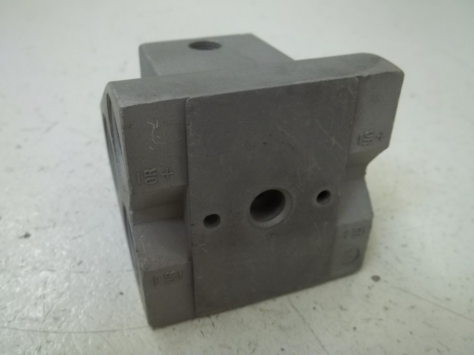 MILLER 300-304 1/2" NPT VALVE SUBPLATE NSMP