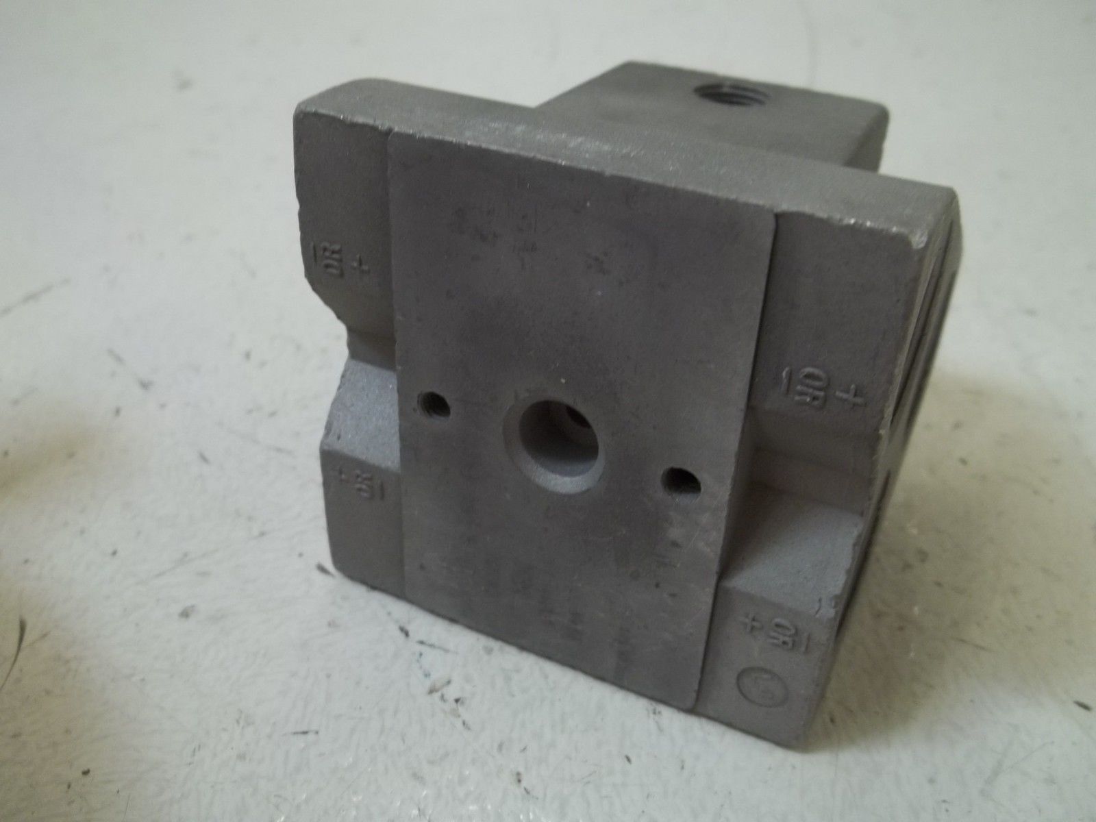 MILLER 300-304 1/2" VALVE SUBPLATE (AS PICTURED) NSMP