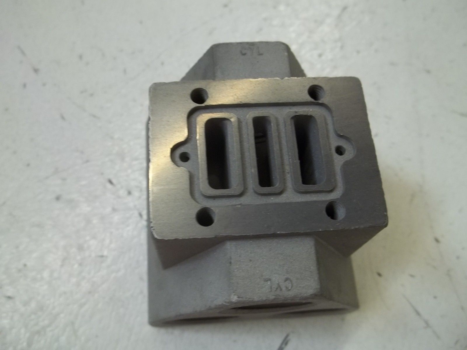 MILLER 300-304 1/2" VALVE SUBPLATE (AS PICTURED) NSMP
