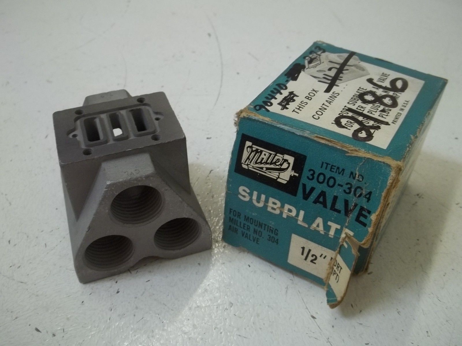 MILLER 300-304 1/2" VALVE SUBPLATE (AS PICTURED) NSMP